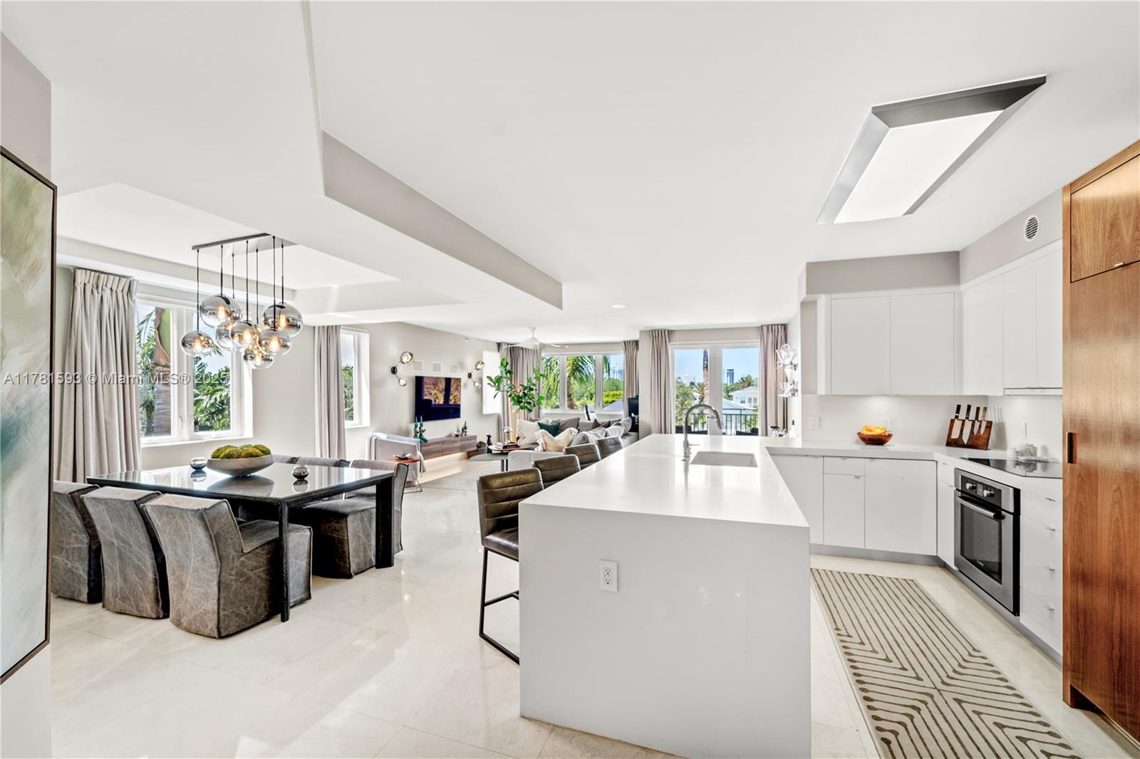VISTA LAS OLAS CONDO - Residential
