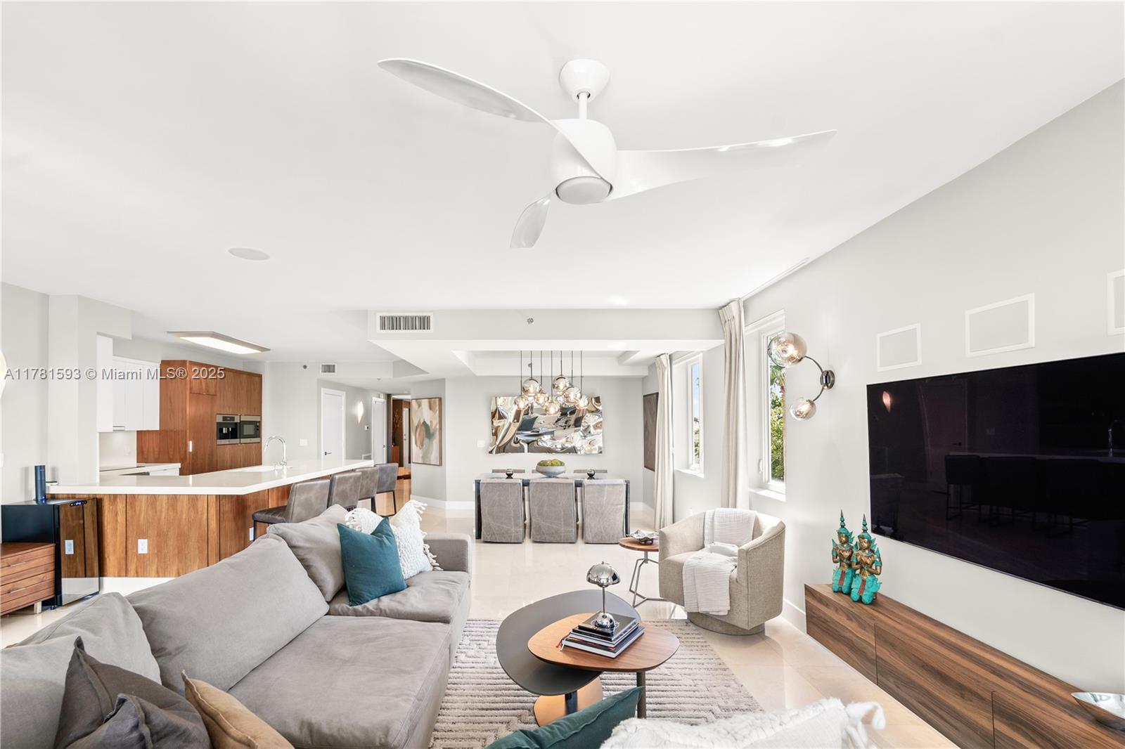 VISTA LAS OLAS CONDO - Residential