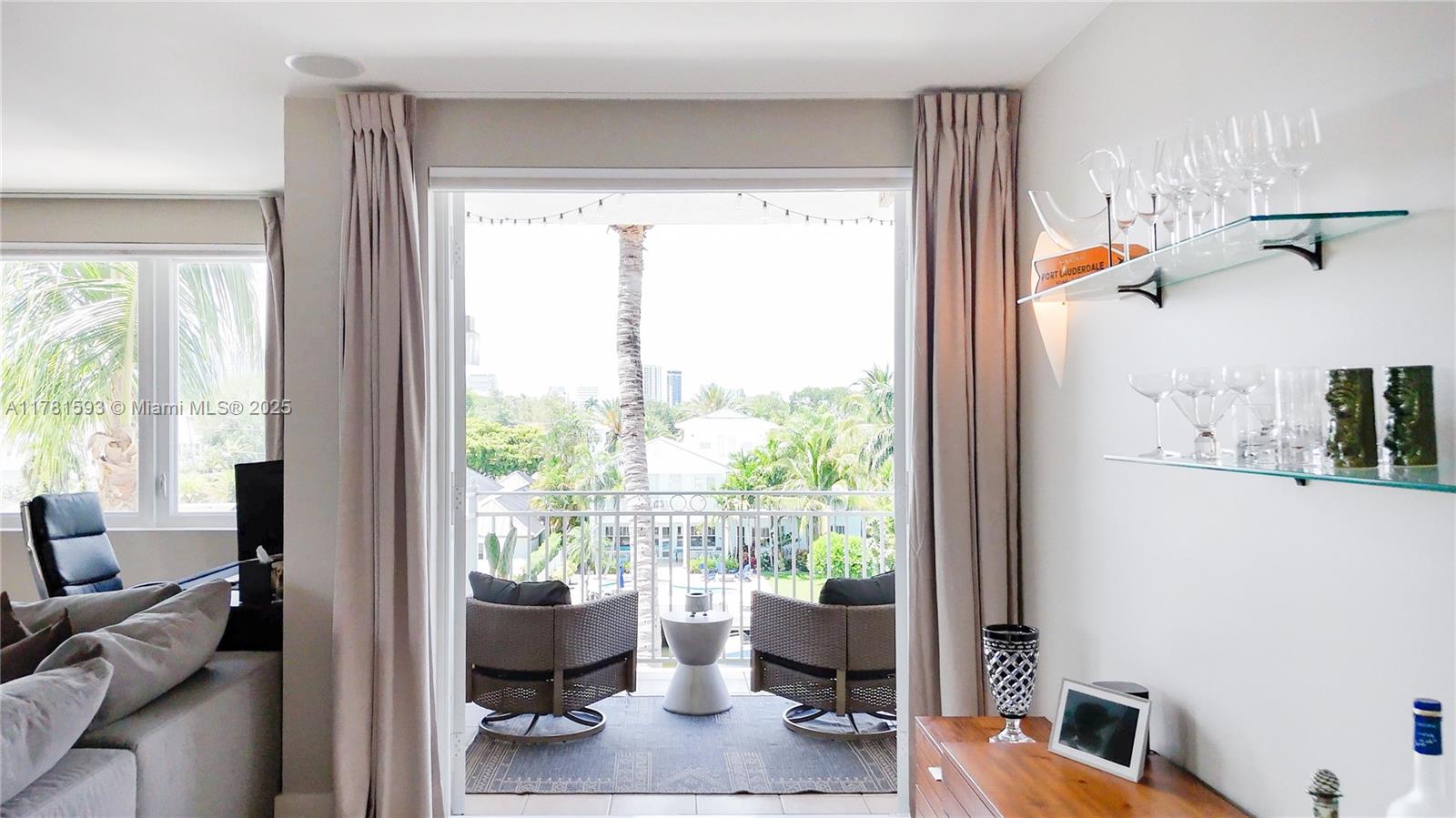 VISTA LAS OLAS CONDO - Residential
