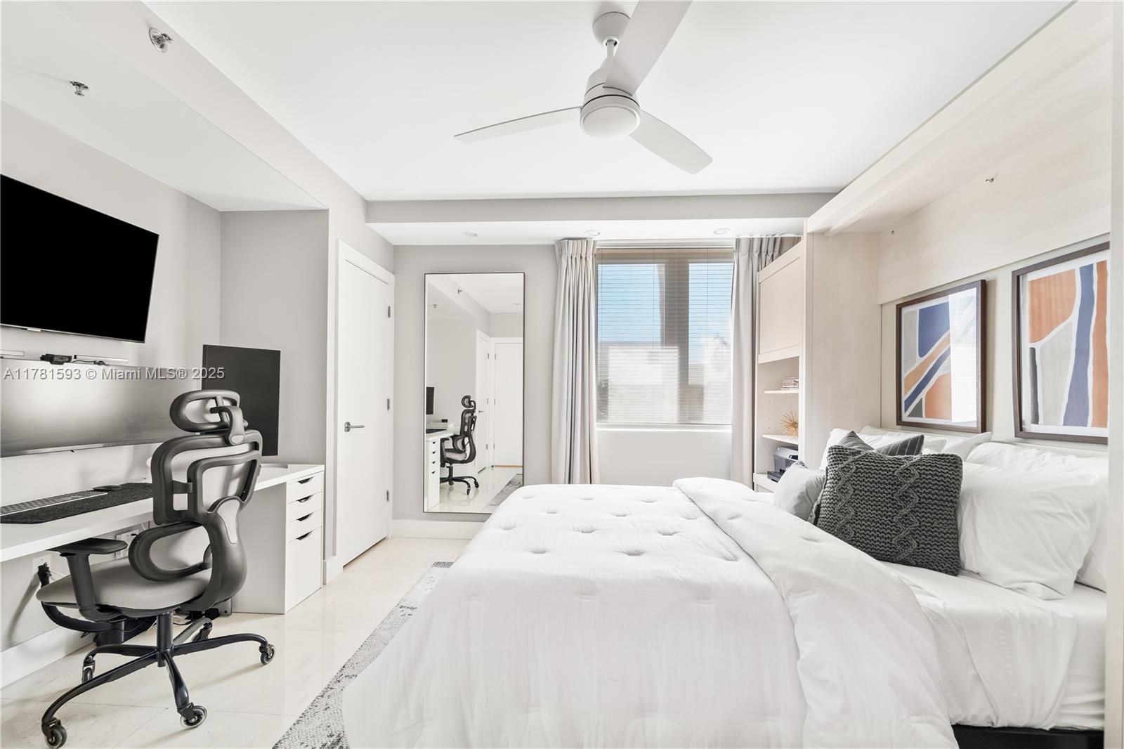 VISTA LAS OLAS CONDO - Residential