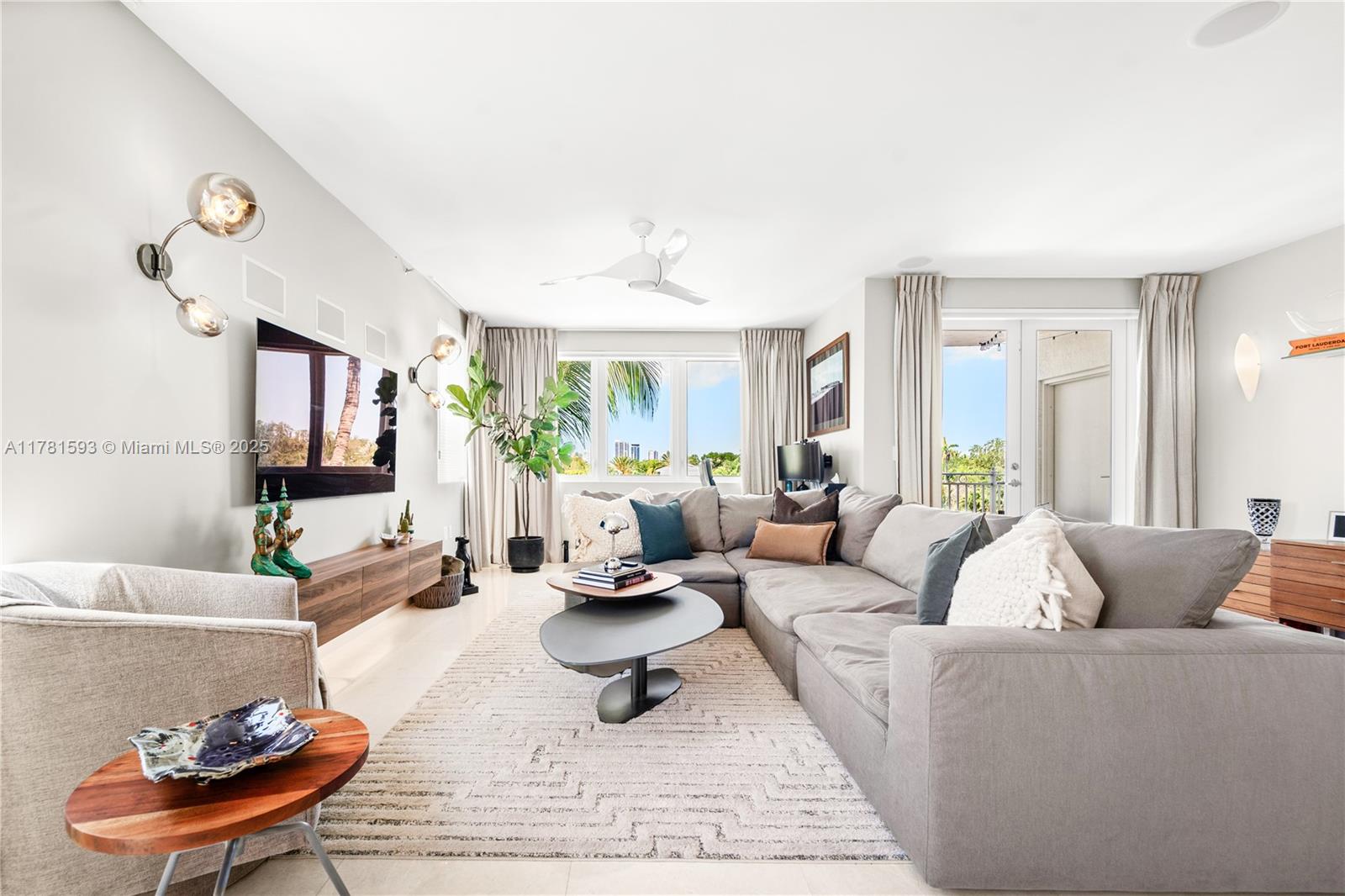 VISTA LAS OLAS CONDO - Residential