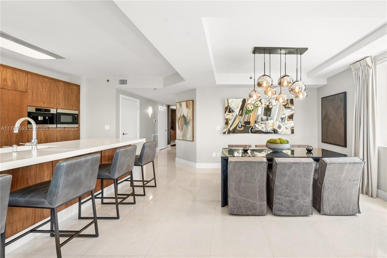 VISTA LAS OLAS CONDO - Residential