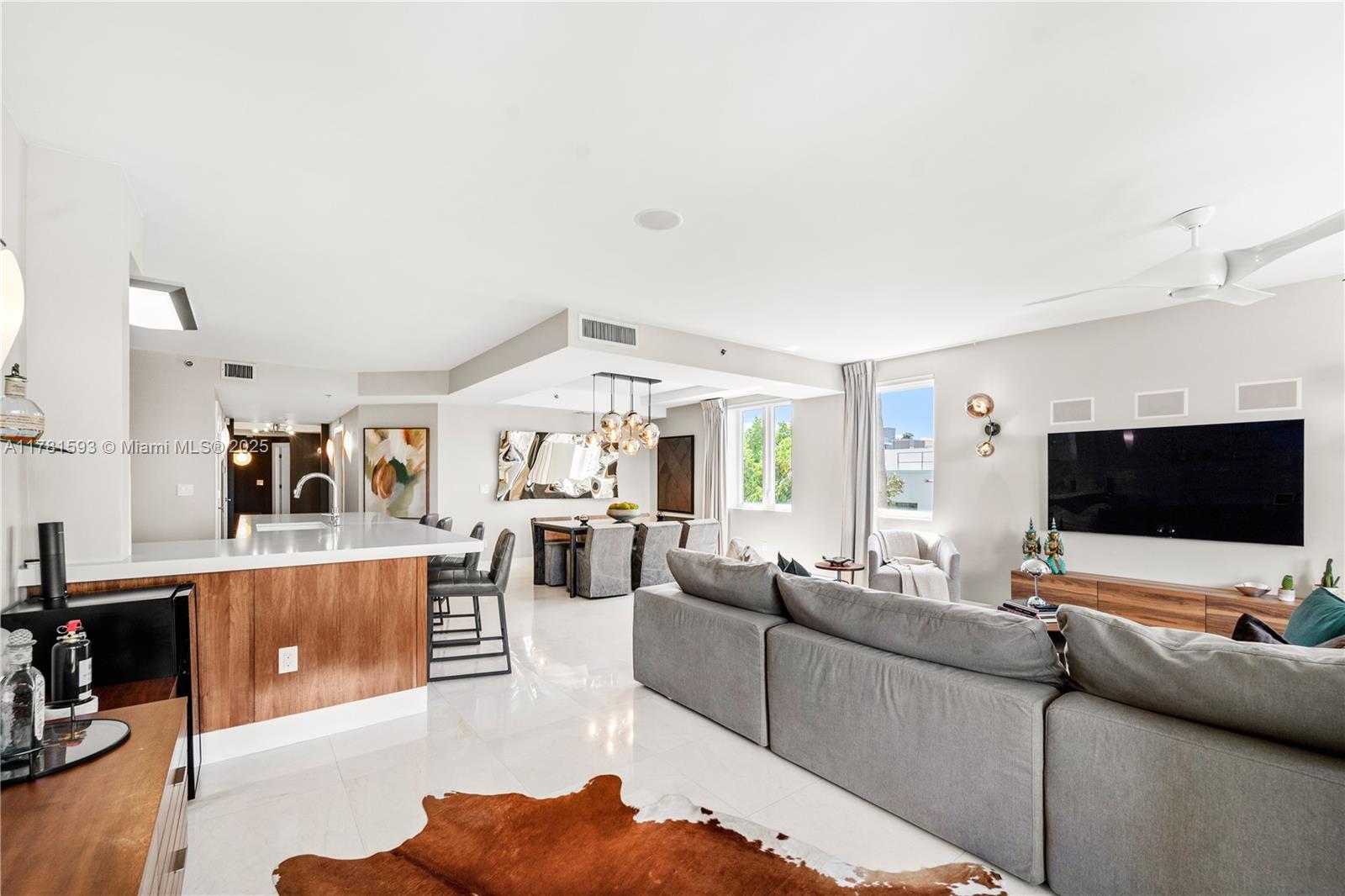 VISTA LAS OLAS CONDO - Residential