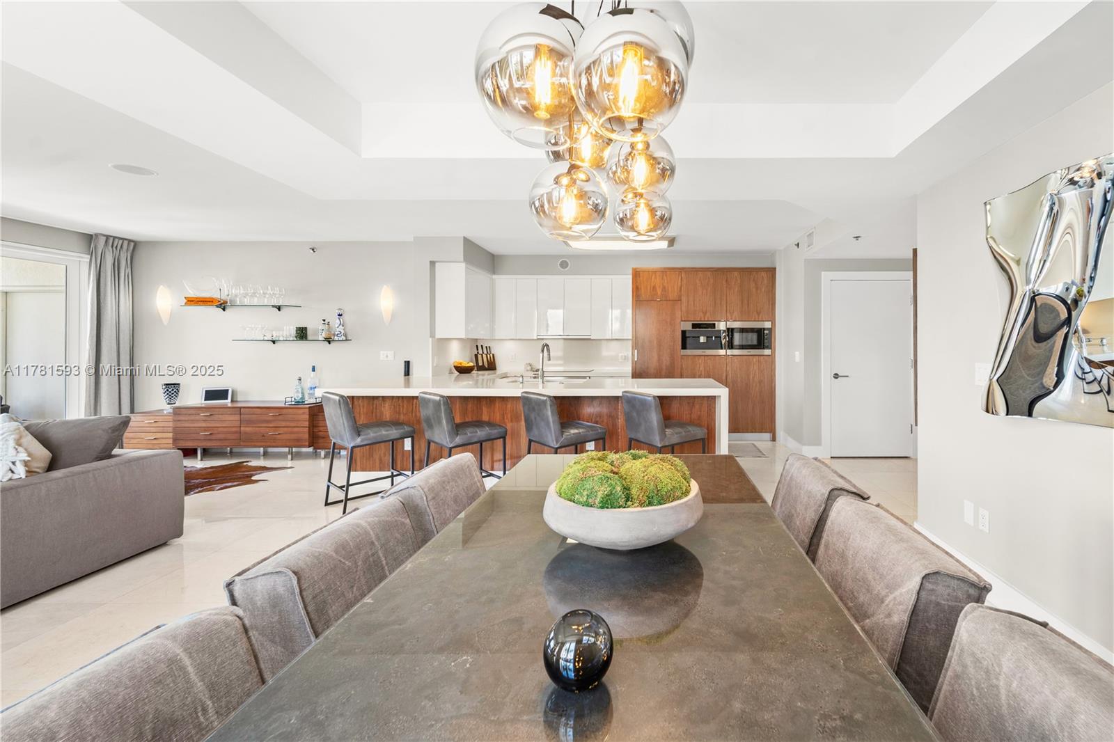 VISTA LAS OLAS CONDO - Residential