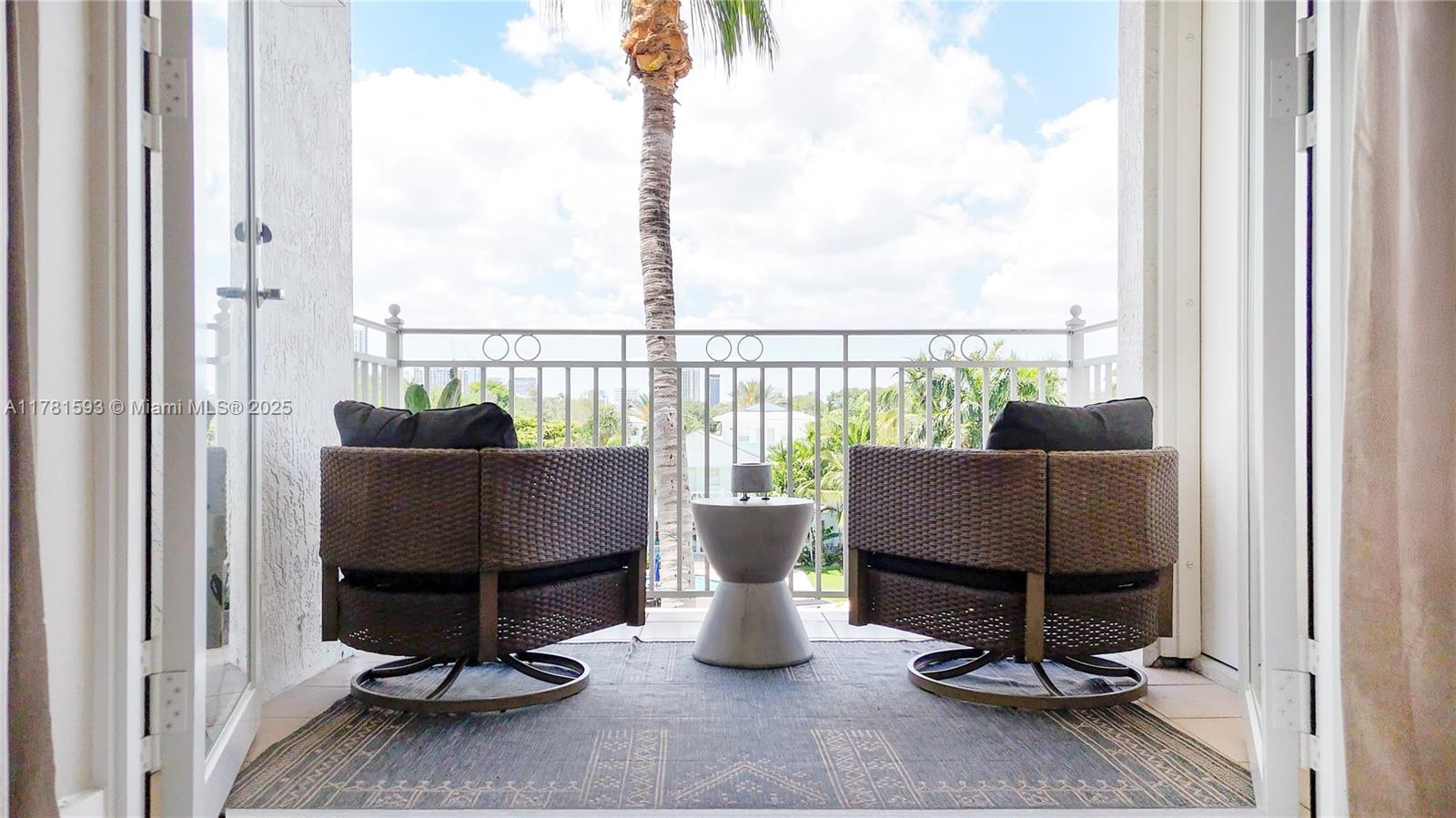 VISTA LAS OLAS CONDO - Residential