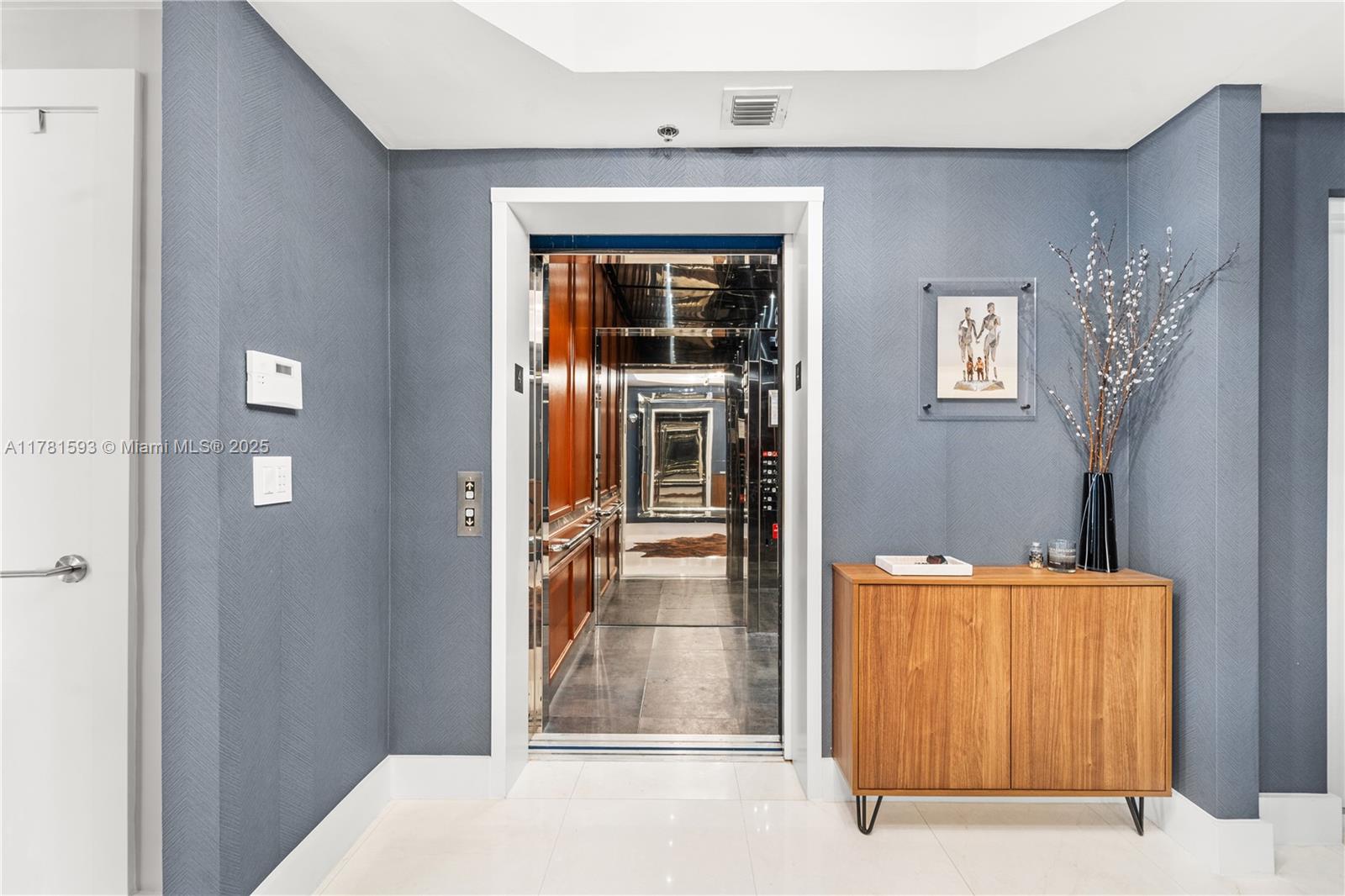217 Hendricks Isle 401