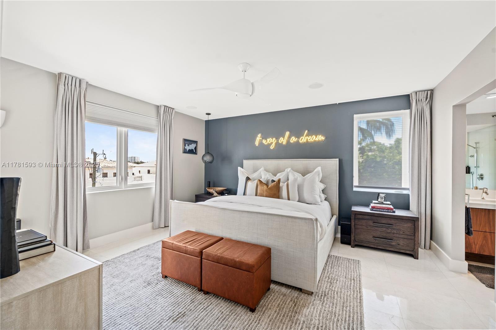 VISTA LAS OLAS CONDO - Residential