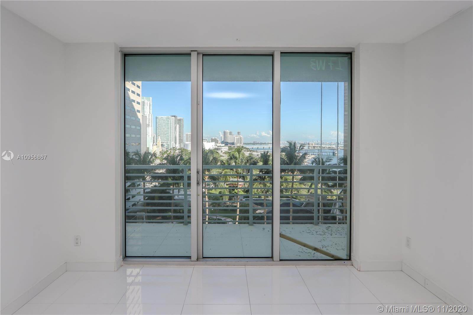 Beautiful 2bdrms 2bths split plan condo with direct views of Bayfront Park, Biscayne Bay and Miami Skyline. Condo has modern porcelain tiles throughout, wood kitchen cabinets, with granite countertops, stainless steel appliances and modern marble bath counters. Bldg amenities incl: 2 swimming pools, Jacuzzi, 2 Party Rooms, 2 Fitness Centers, Sauna, Convenience Store, 24 hrs security, valet and concierge. Centrally located within walking distance to Arena, Performance Center, Brickell Village and minutes to Key Biscayne, South Beach, Grove, Gables, Wynwood, Design District and Airport. Come visit sales office in bldg.