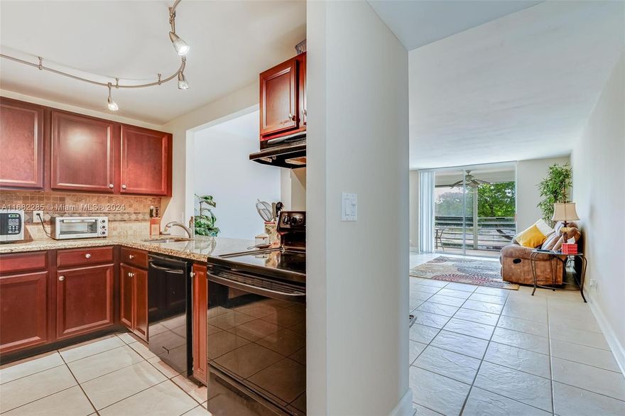 Beautiful large 2/2, updated unit with large closets in the heart of Dania Beach. 5 minutes from Fort Lauderdale Airport and 3 minutes from the Beach. Steps from Dania Casino. Supermarket just across the street, Walmart, Publix, banks,... Quiet friendly & community. Plenty parking spaces, large recreational area, heated pool, clubhouse, sauna and gym.