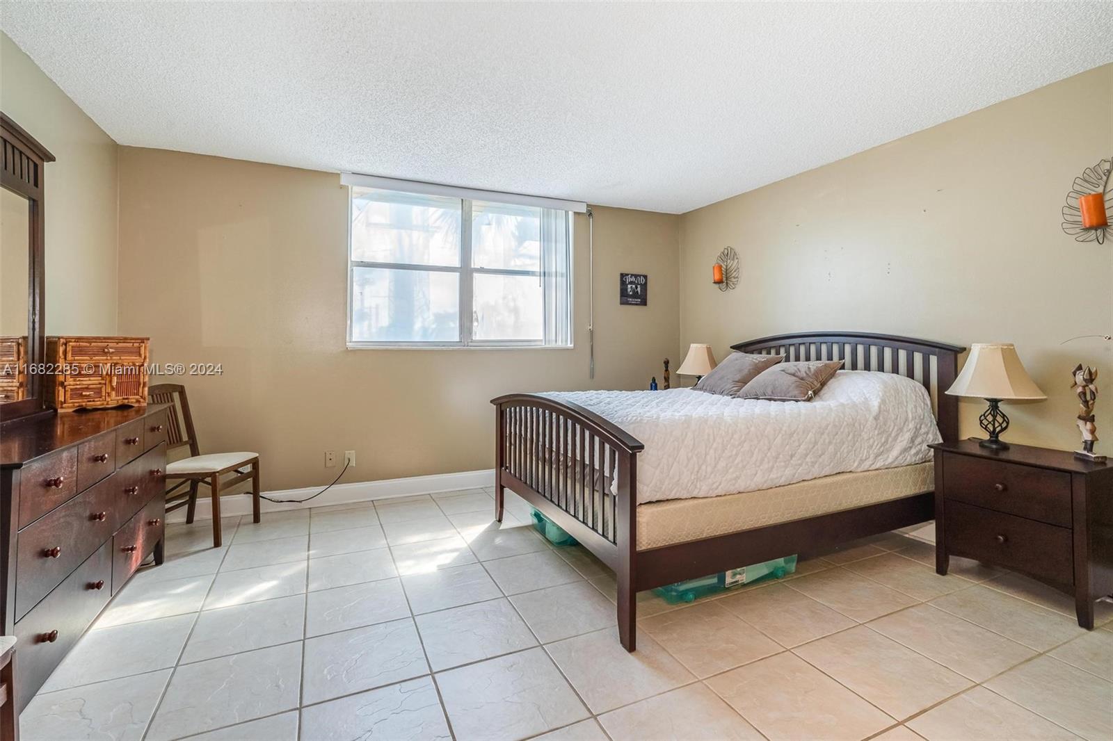 DANIANS SOUTH CONDO - Residential