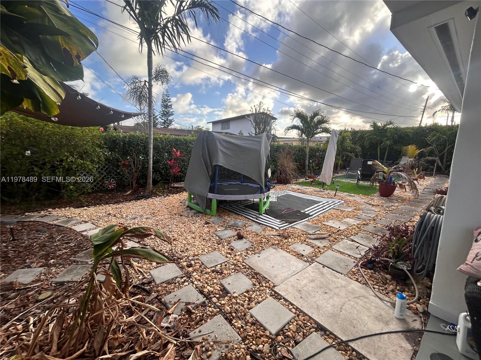 CORAL GARDENS - Residential