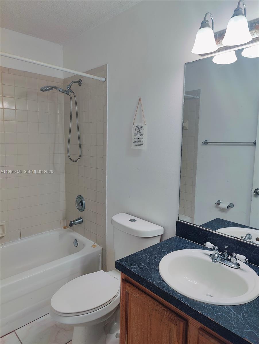 FRESHWATER LAKES - Residential Lease