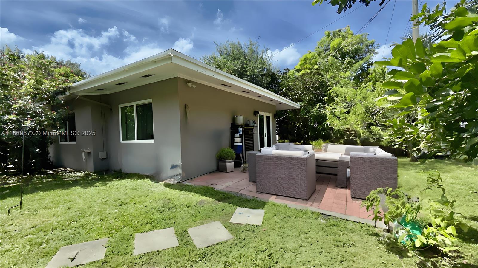 217 S 57th Ter