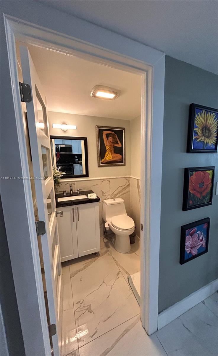 SEA AIR TOWERS CONDO - Residential Lease