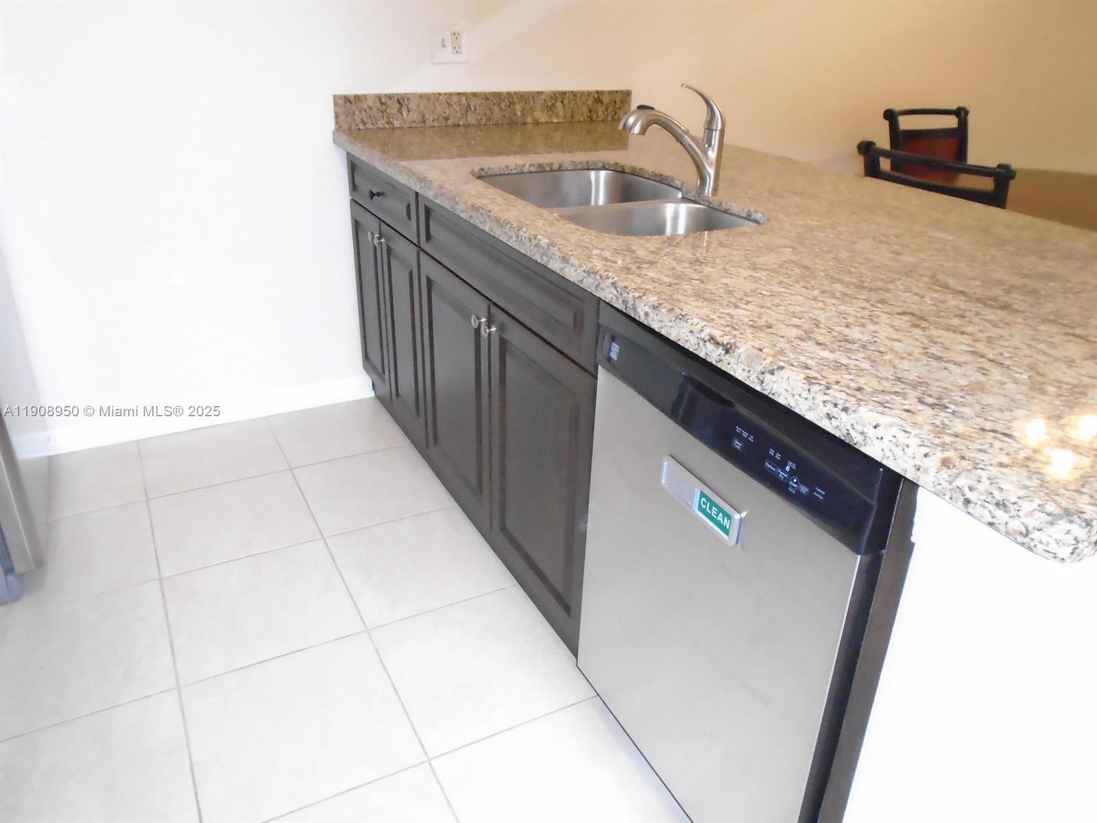 WATERSIDE LUXURY TOWNHOME - Residential Lease