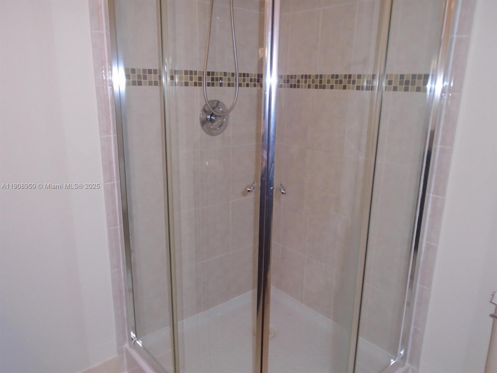 WATERSIDE LUXURY TOWNHOME - Residential Lease