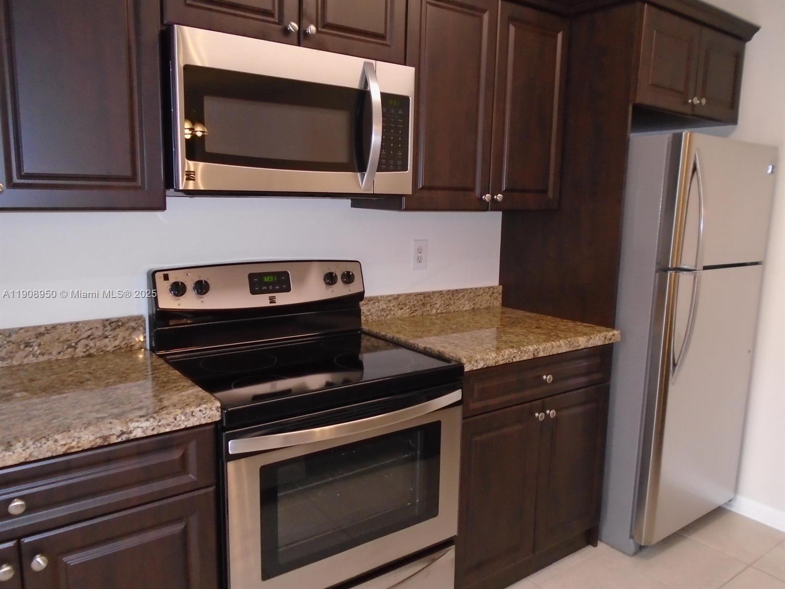 WATERSIDE LUXURY TOWNHOME - Residential Lease