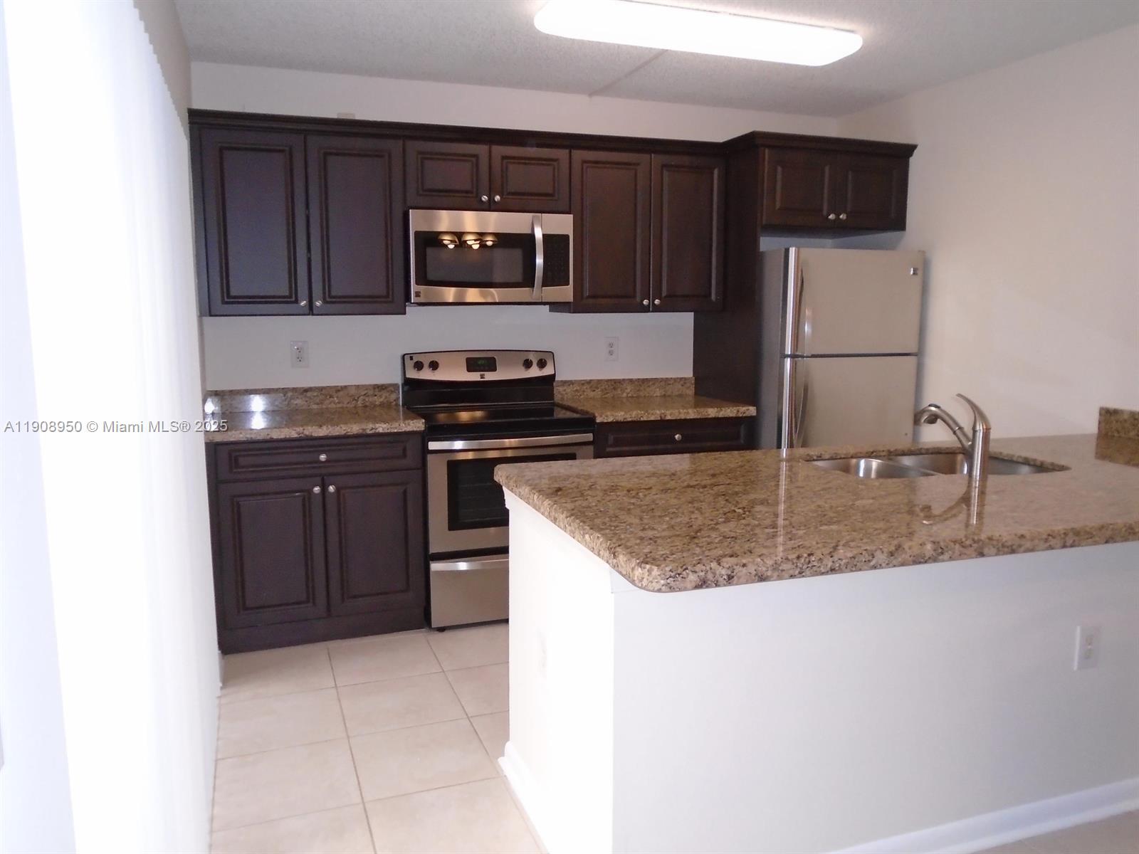 WATERSIDE LUXURY TOWNHOME - Residential Lease