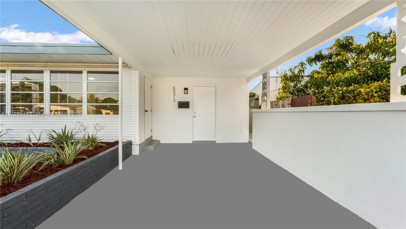 5373 NE 3rd Ter