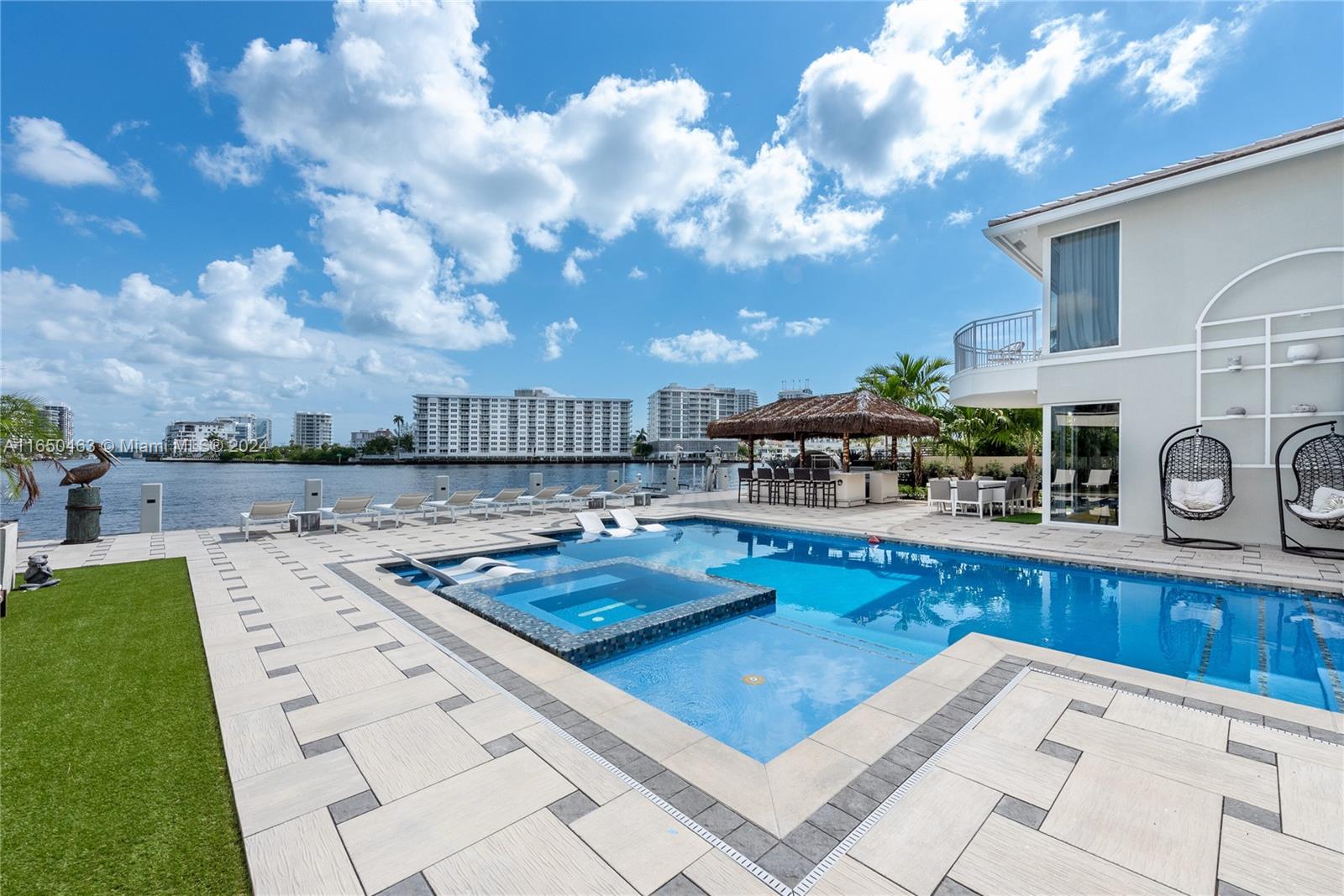 SEA ISLAND - Residential