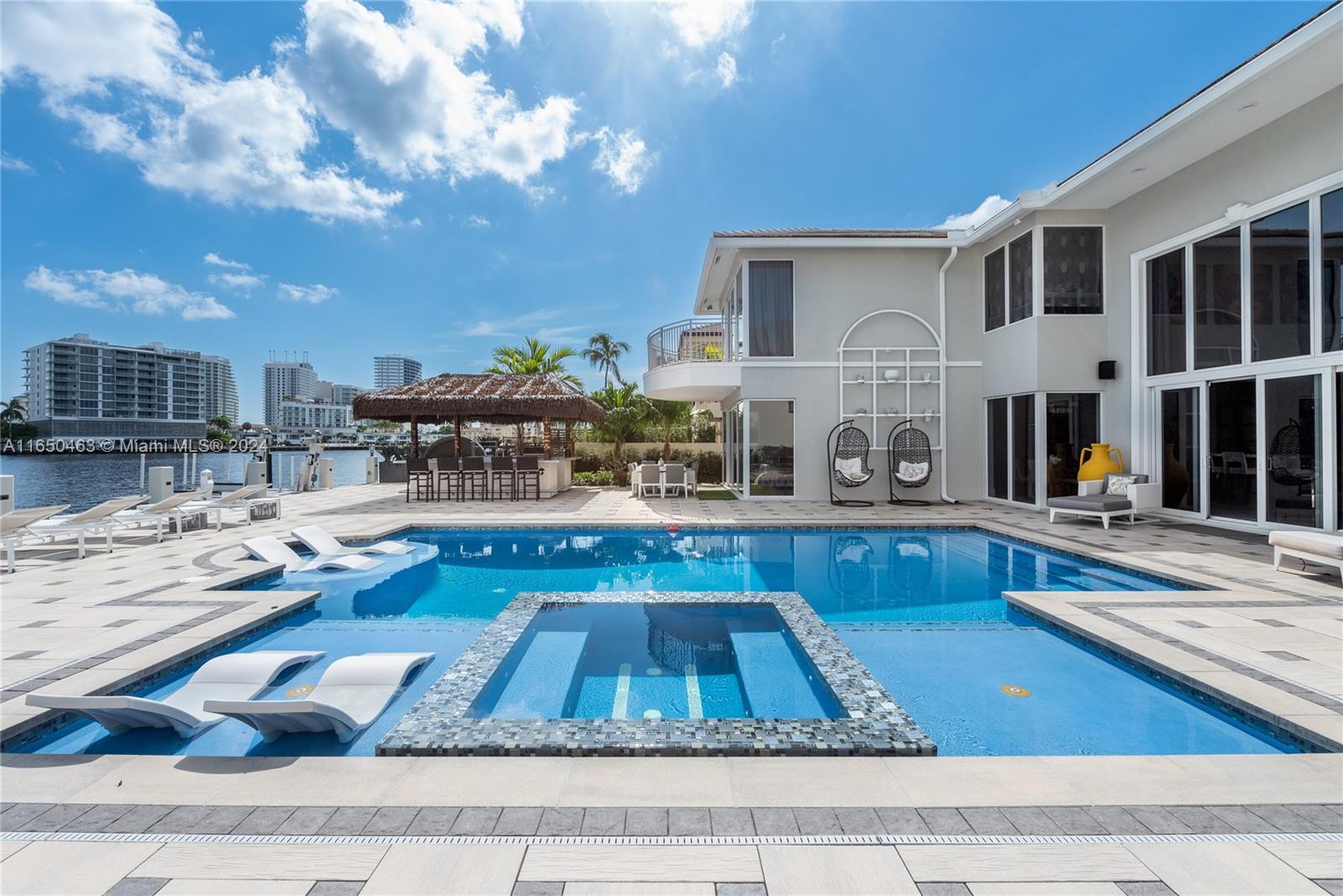 SEA ISLAND - Residential