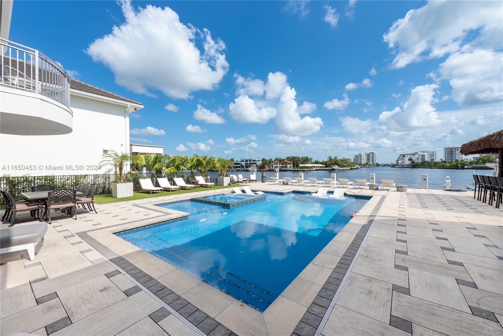 SEA ISLAND - Residential