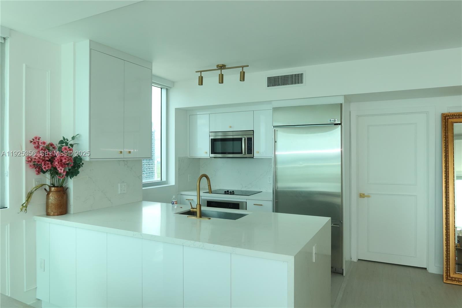 500 Brickell Ave 3902