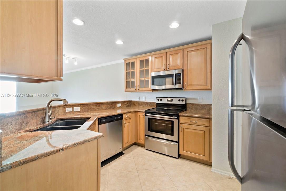 BEAUTIFUL 2-BED, 2.5 BATH TOWNHOUSE FOR RENT WITH 1-CAR GARAGE IN GATED HAMPTON HILLS!
This spacious townhouse features tile floors on the diagonal on the 1st floor and carpet on the 2nd floor. The open kitchen is equipped with wood cabinets, granite countertops, and stainless steel appliances. Enjoy crown moldingthroughout for an elegant touch.
Upstairs, you’ll find 2 master suites, each with wood cabinets and upgraded tile. The inside laundry is conveniently located on the 2nd floor.
Community amenities include a pool, clubhouse, and fitness center.
Don’t miss out on this amazing rental opportunity!