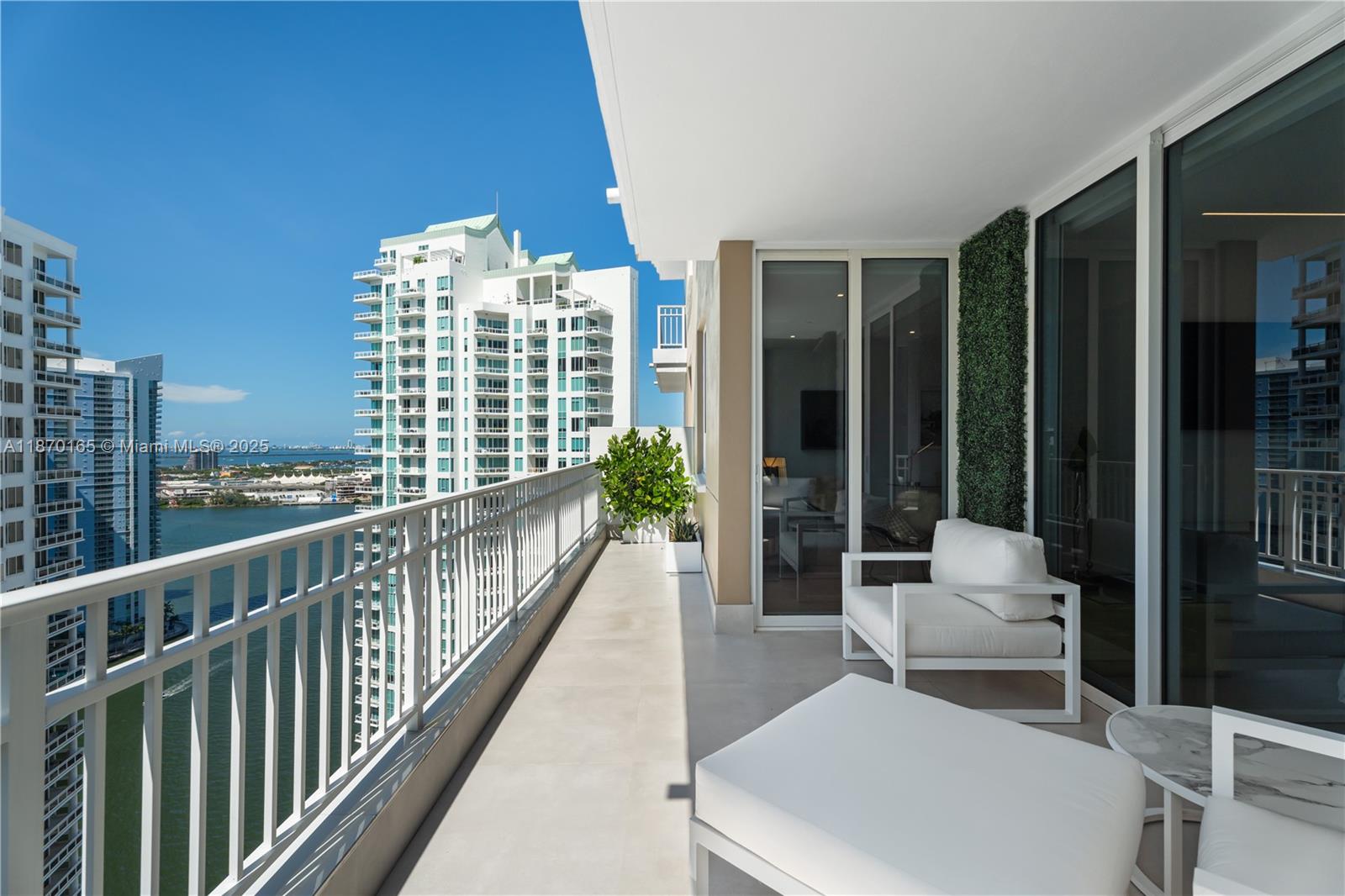 COURTS BRICKELL KEY CONDO - Residential