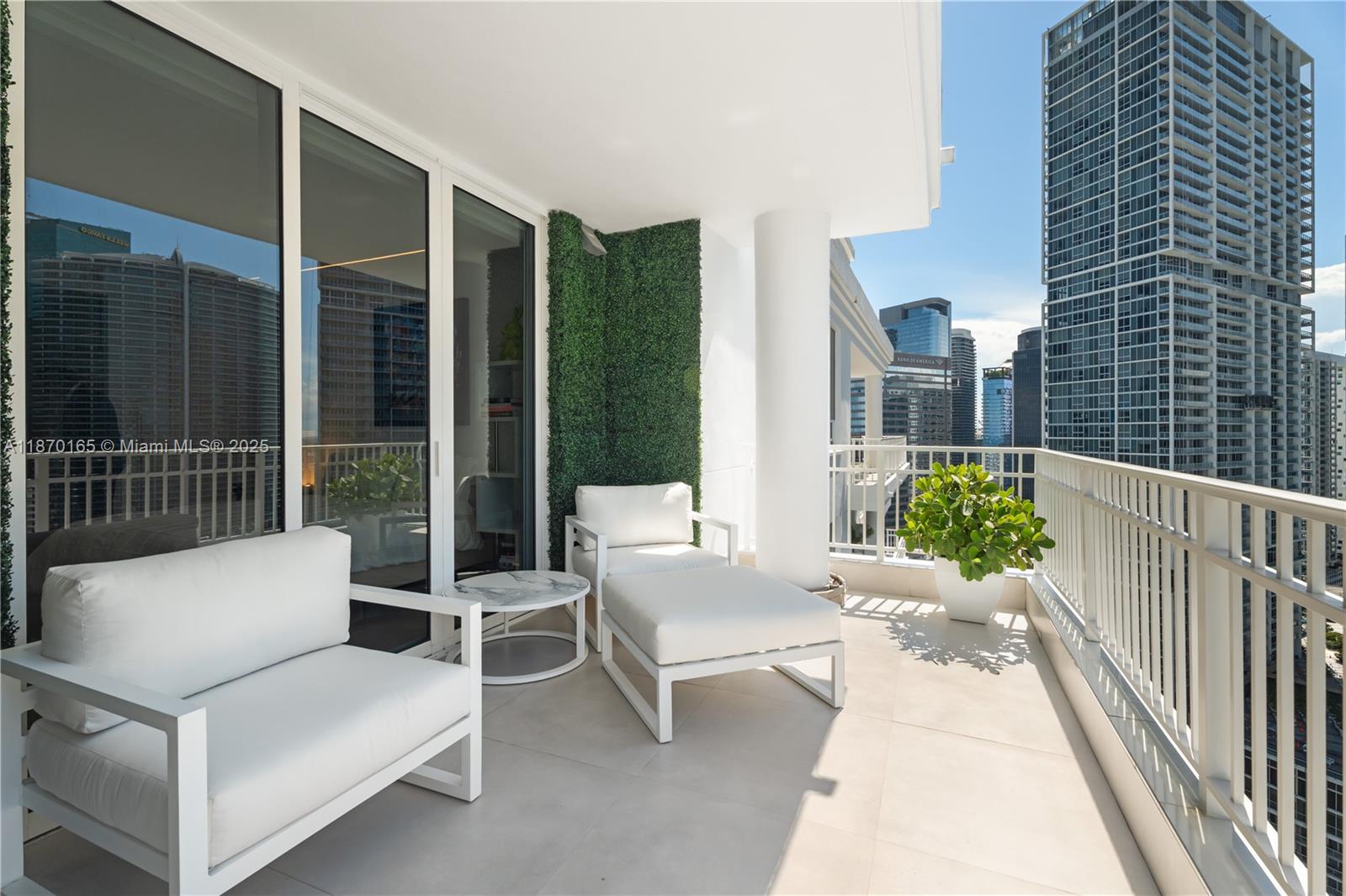 COURTS BRICKELL KEY CONDO - Residential