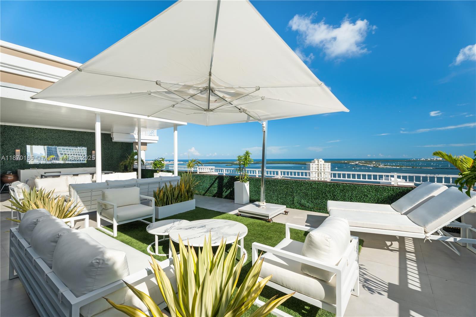 COURTS BRICKELL KEY CONDO - Residential