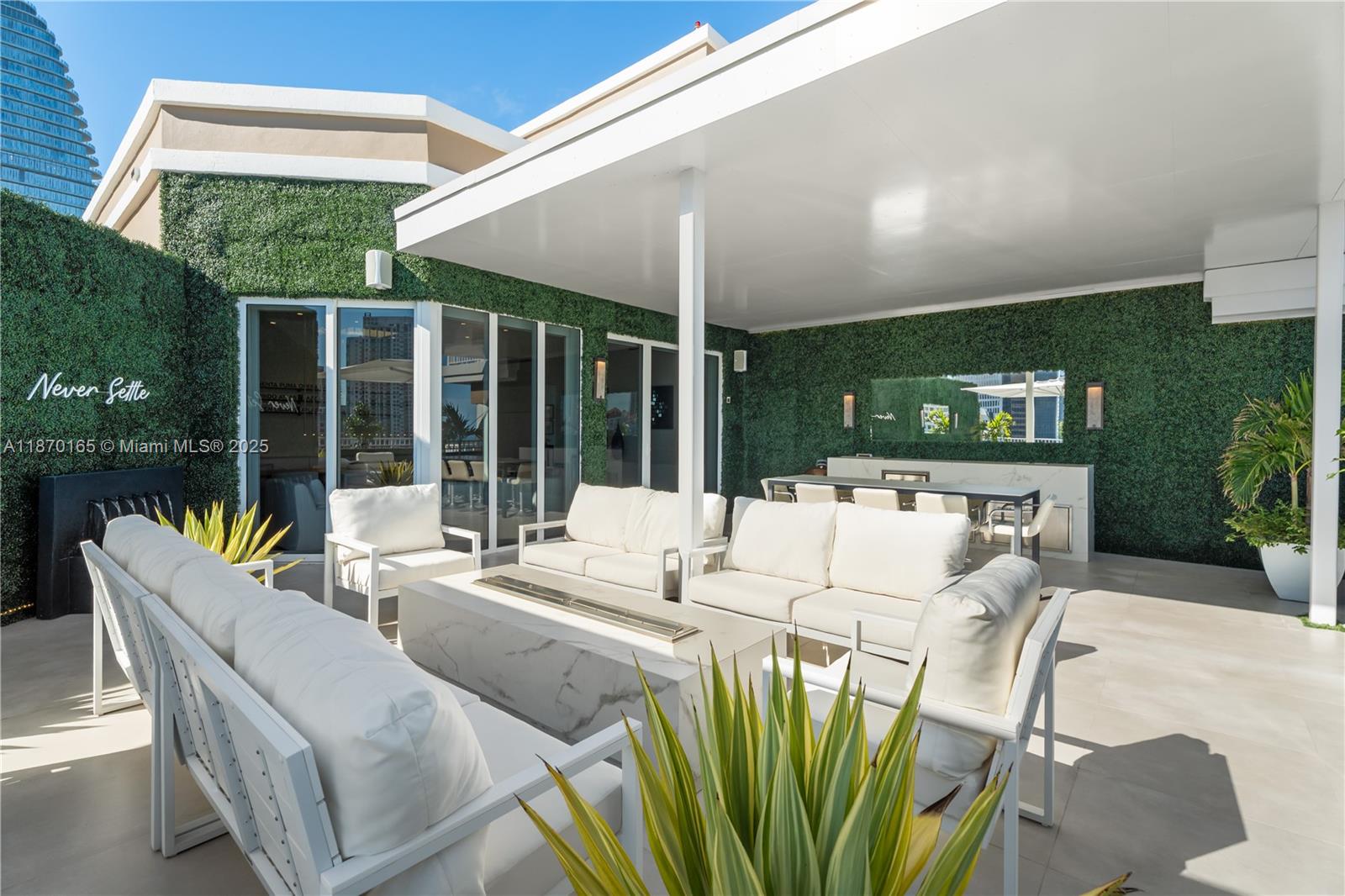 COURTS BRICKELL KEY CONDO - Residential