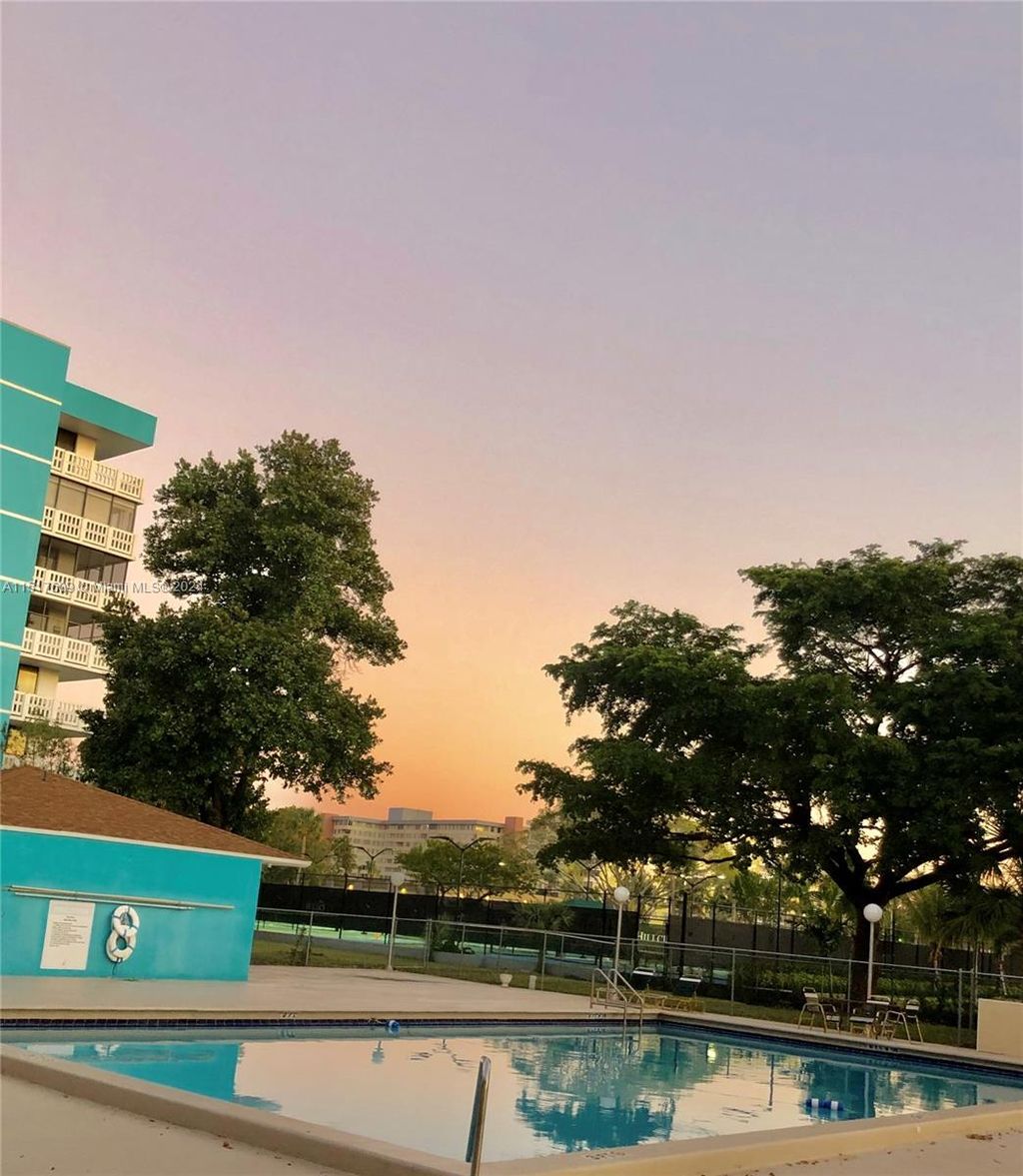 Photo of 919 Hillcrest Dr #705, Hollywood, FL 33021 (MLS # A11517609)