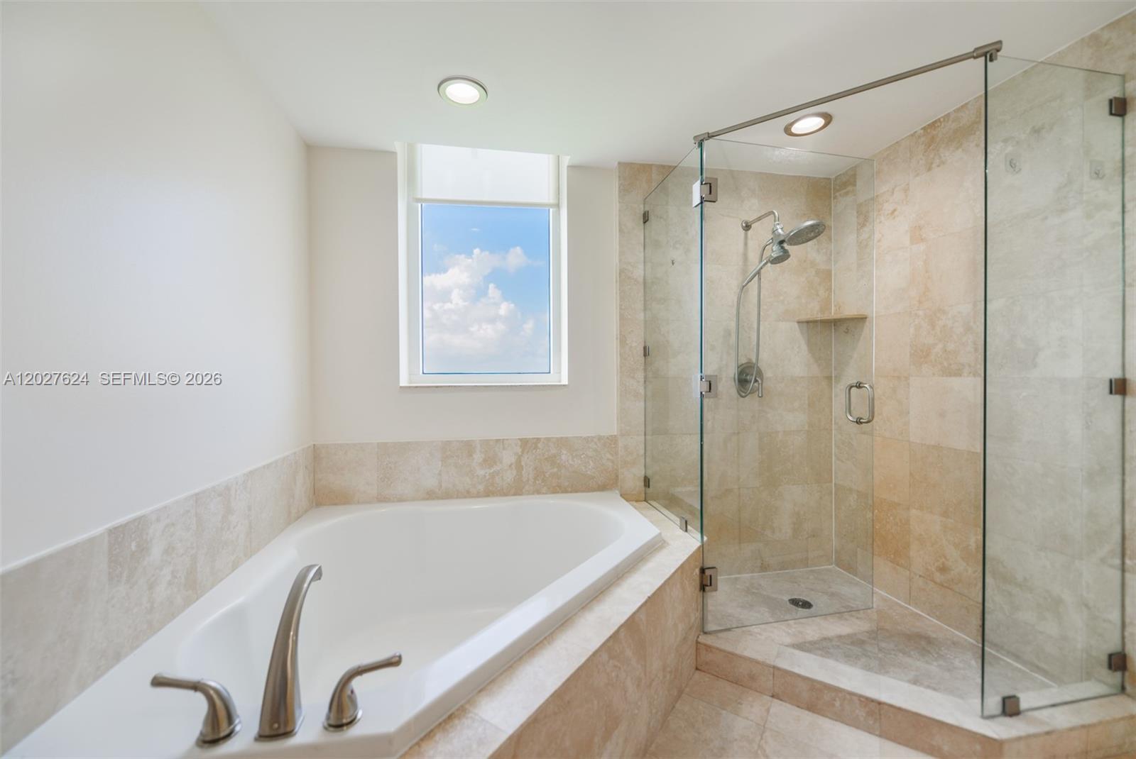 DUO CONDOMINIUM WEST - Residential