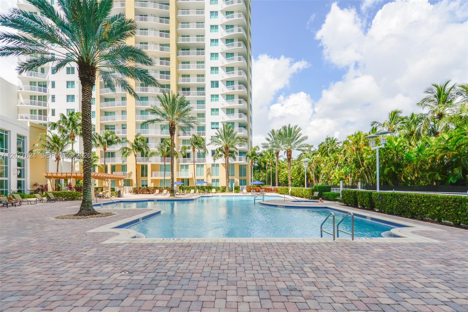 DUO CONDOMINIUM WEST - Residential