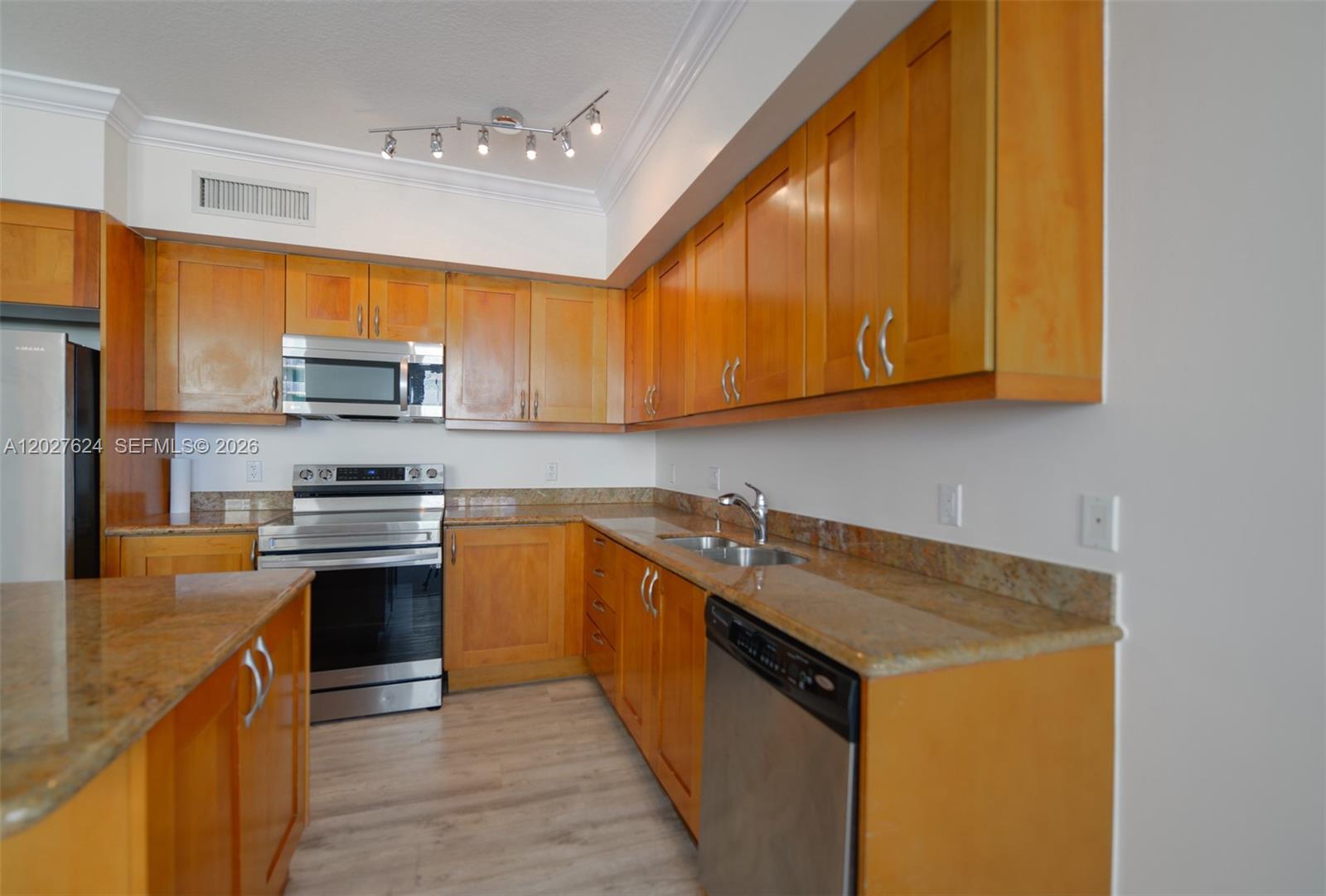DUO CONDOMINIUM WEST - Residential