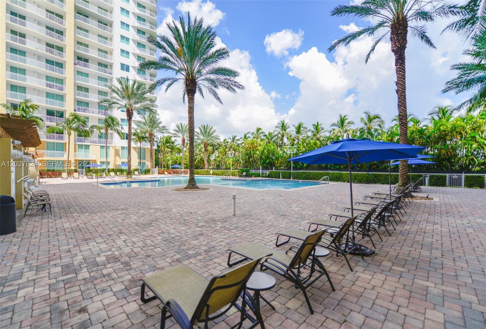 DUO CONDOMINIUM WEST - Residential