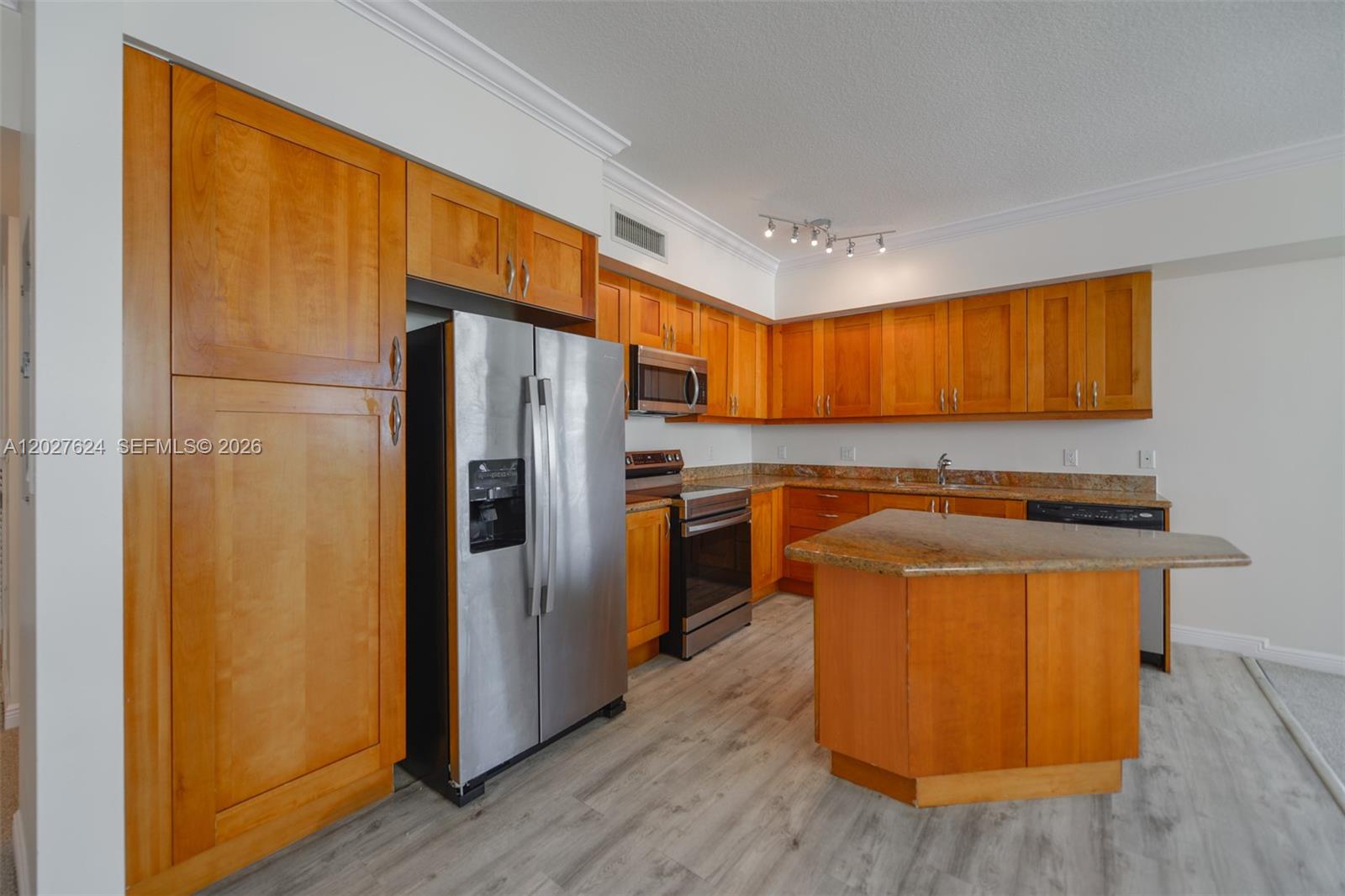 DUO CONDOMINIUM WEST - Residential