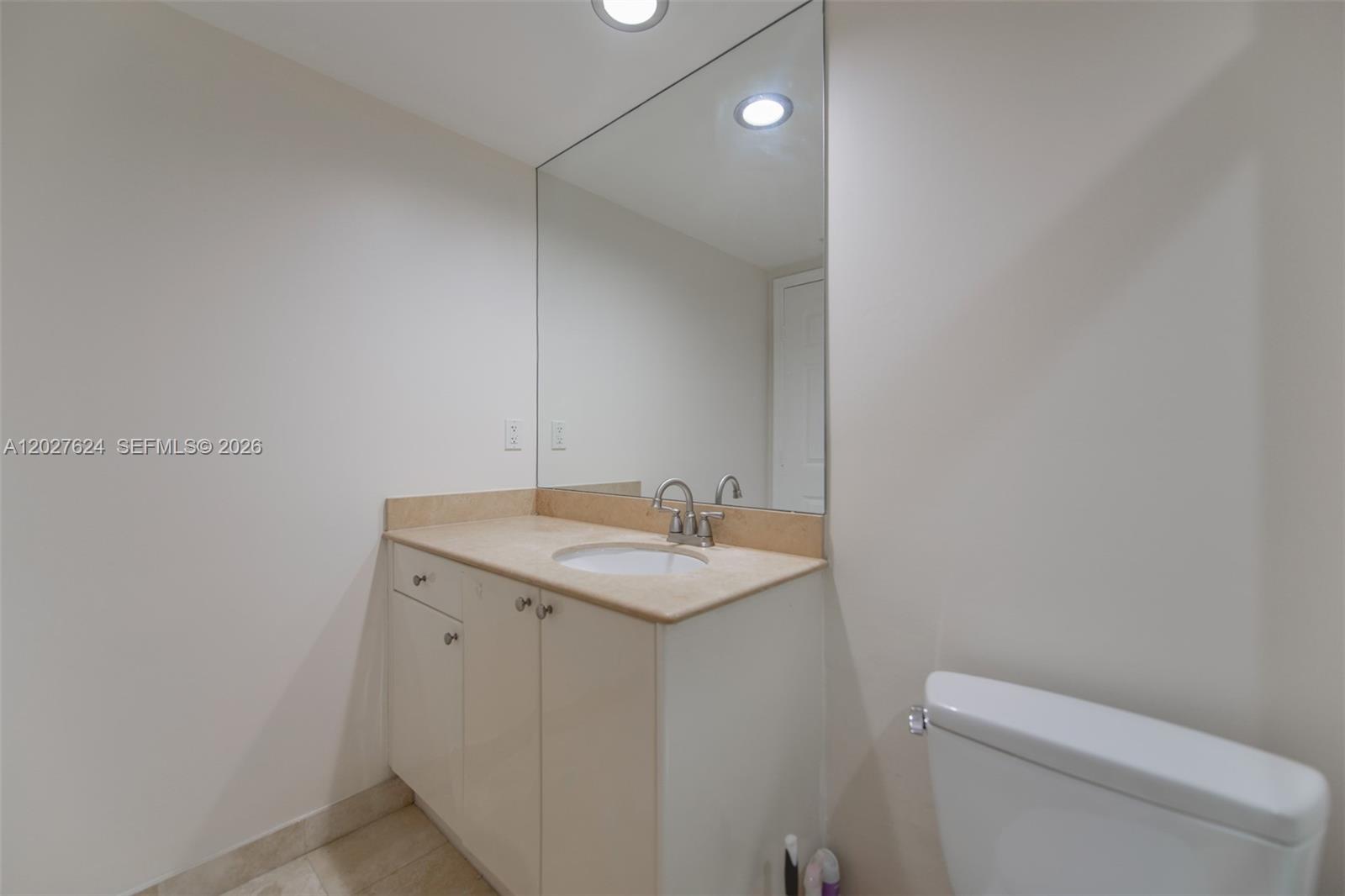 DUO CONDOMINIUM WEST - Residential