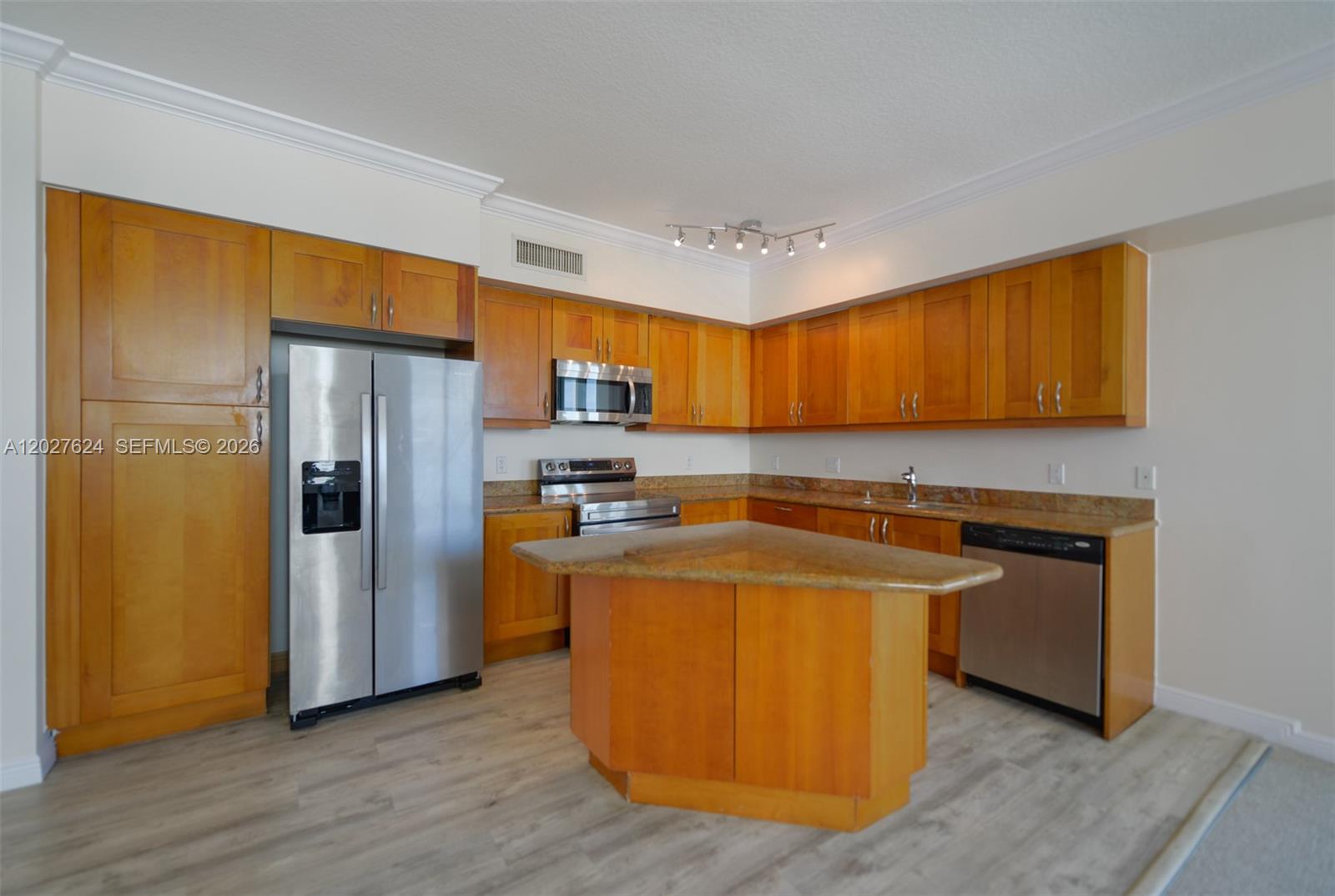 DUO CONDOMINIUM WEST - Residential