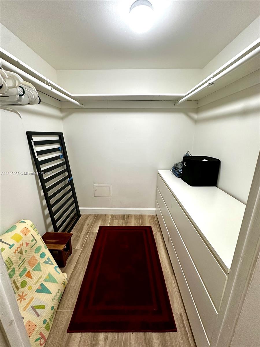 KINGS PARK GARDEN APTS CO - Residential Lease