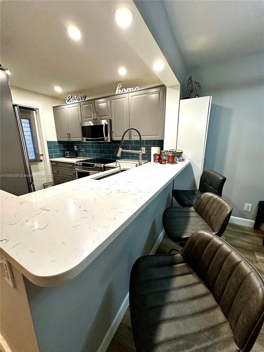 KINGS PARK GARDEN APTS CO - Residential Lease