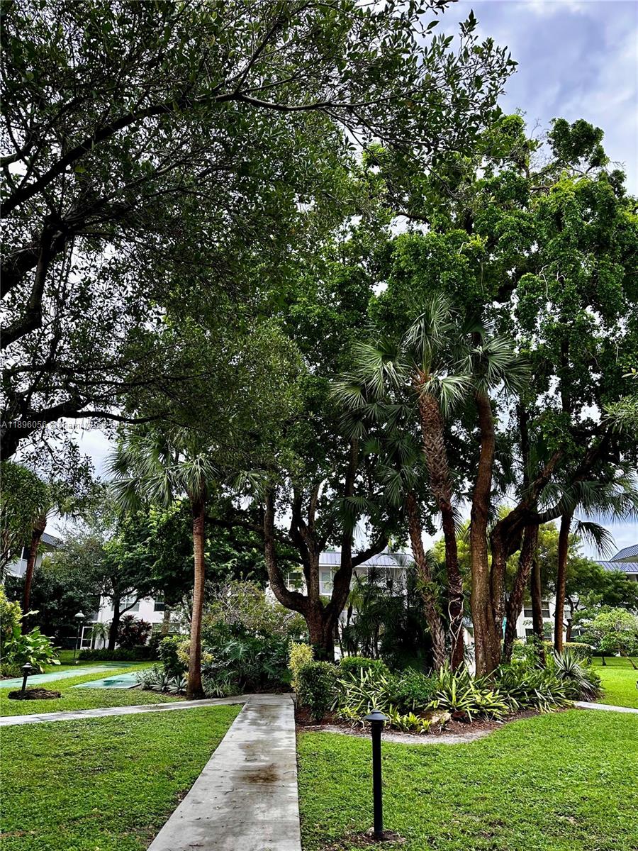 KINGS PARK GARDEN APTS CO - Residential Lease