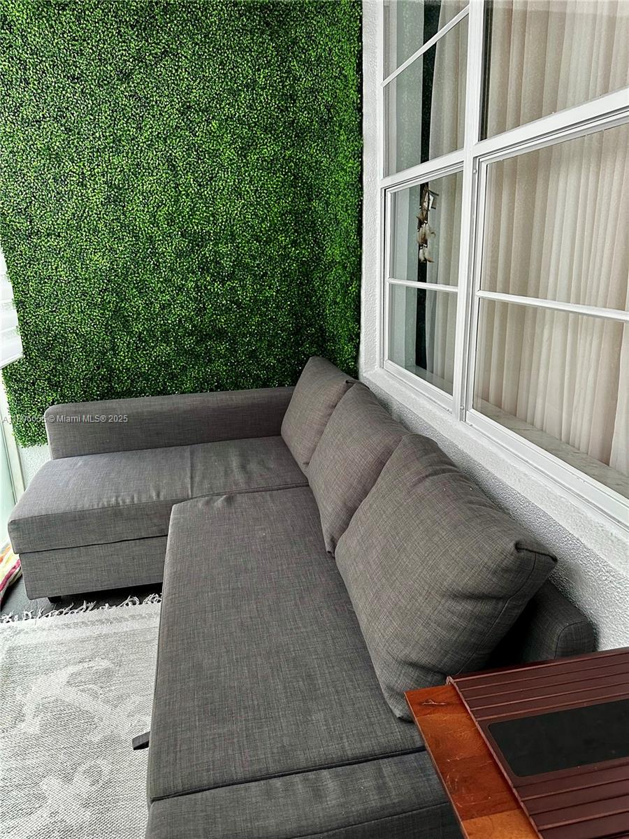 KINGS PARK GARDEN APTS CO - Residential Lease