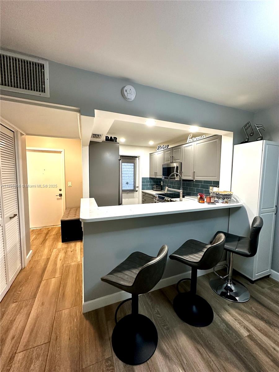 KINGS PARK GARDEN APTS CO - Residential Lease