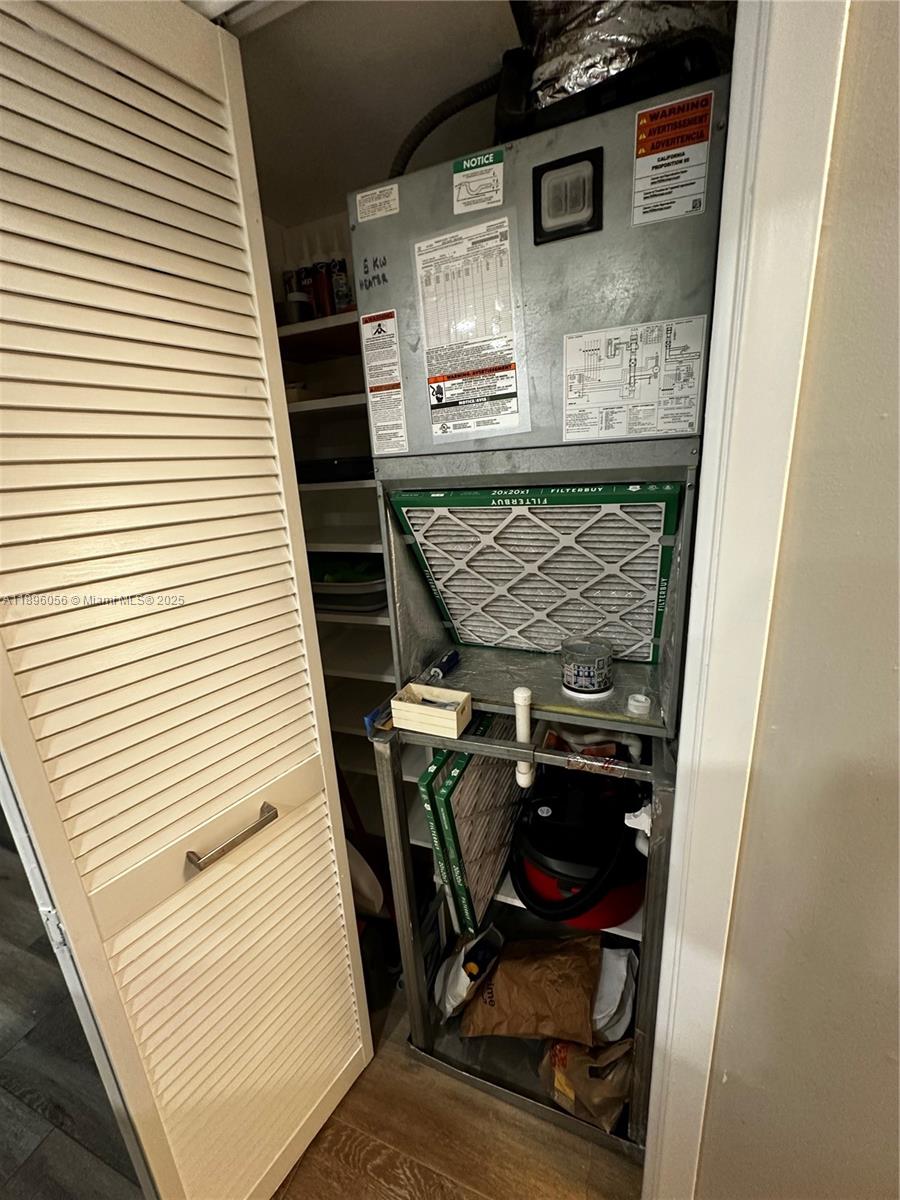 KINGS PARK GARDEN APTS CO - Residential Lease