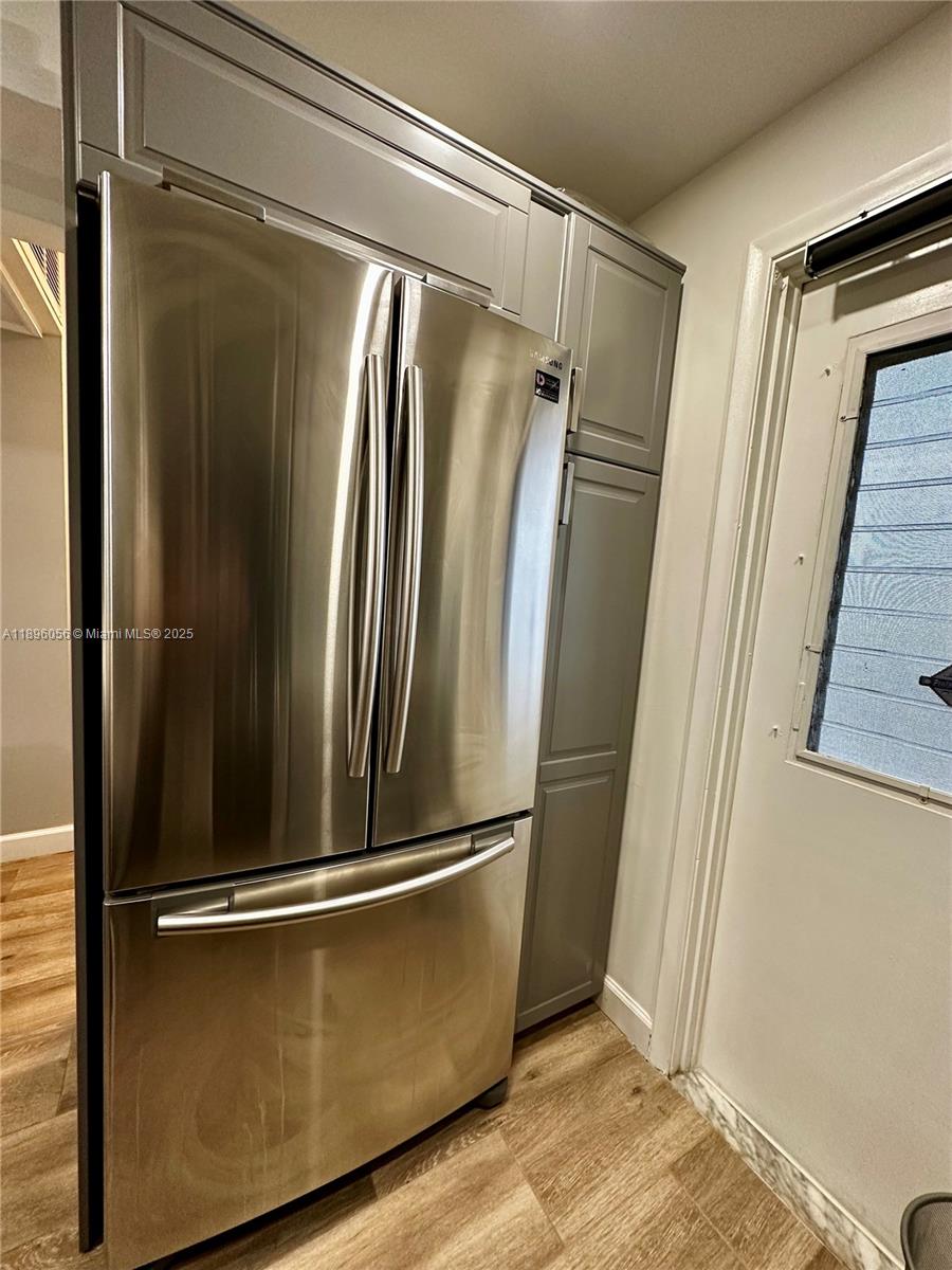 KINGS PARK GARDEN APTS CO - Residential Lease