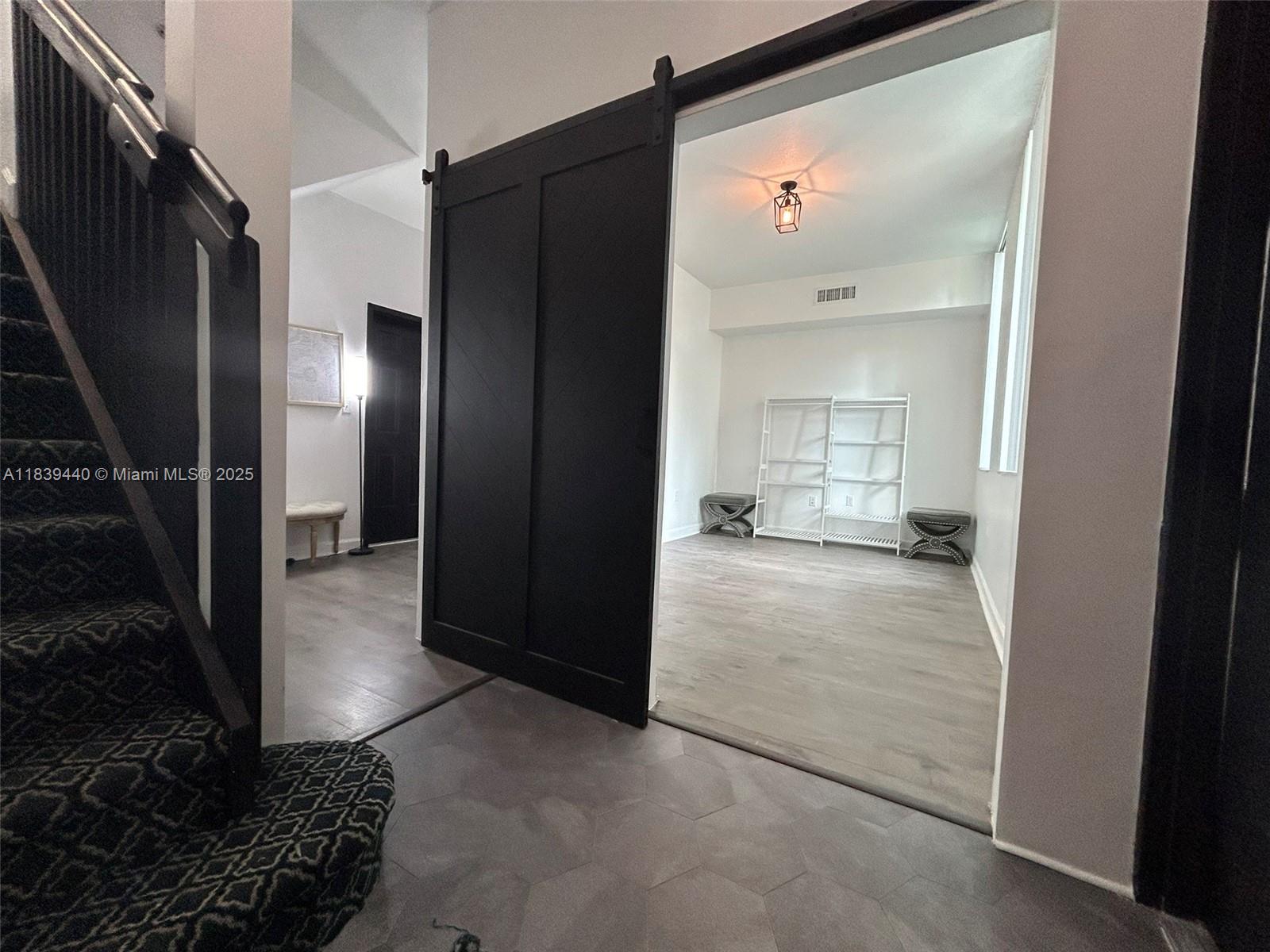 2142 Van Buren St 501