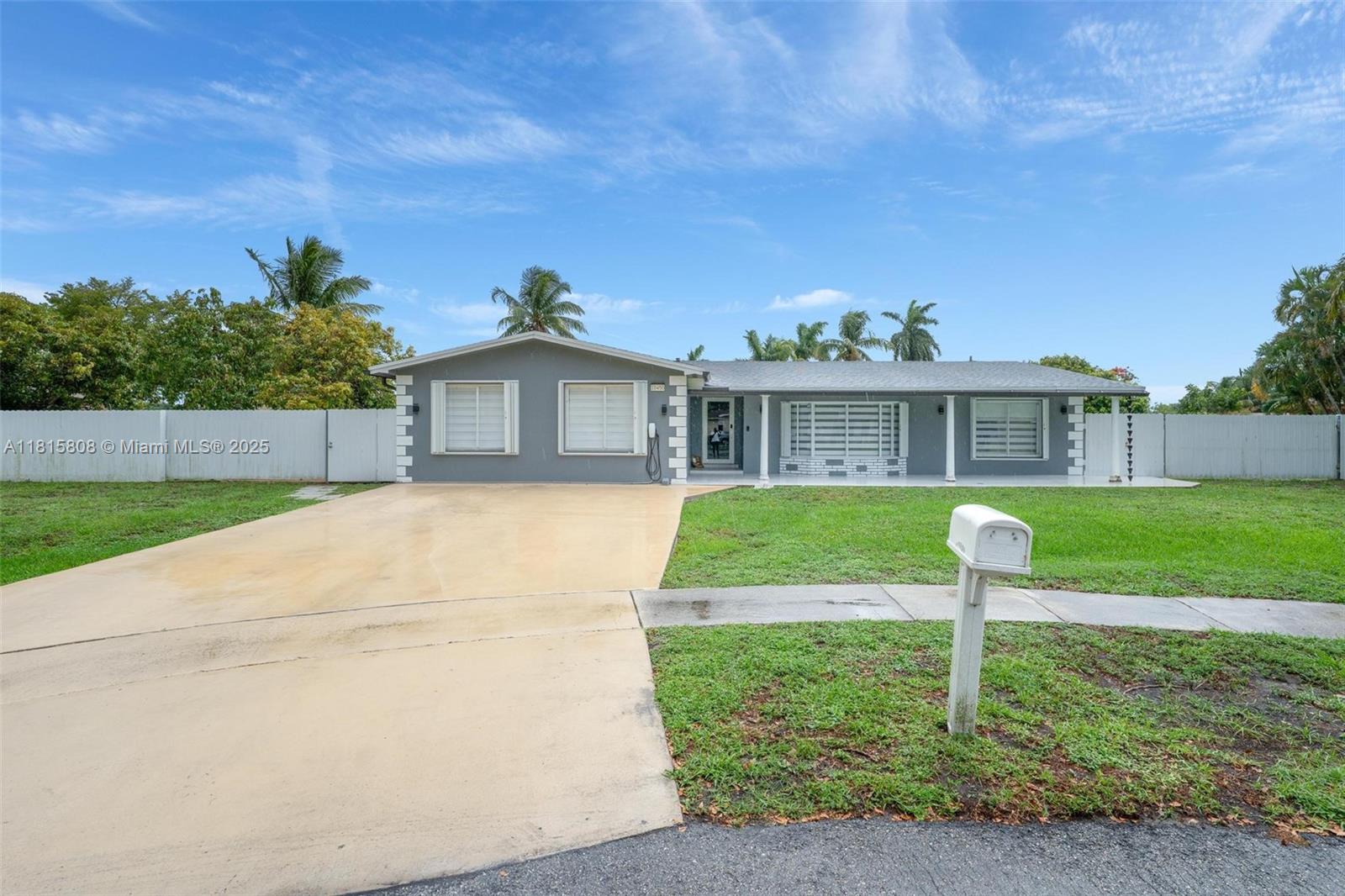 10450 NW 19th St