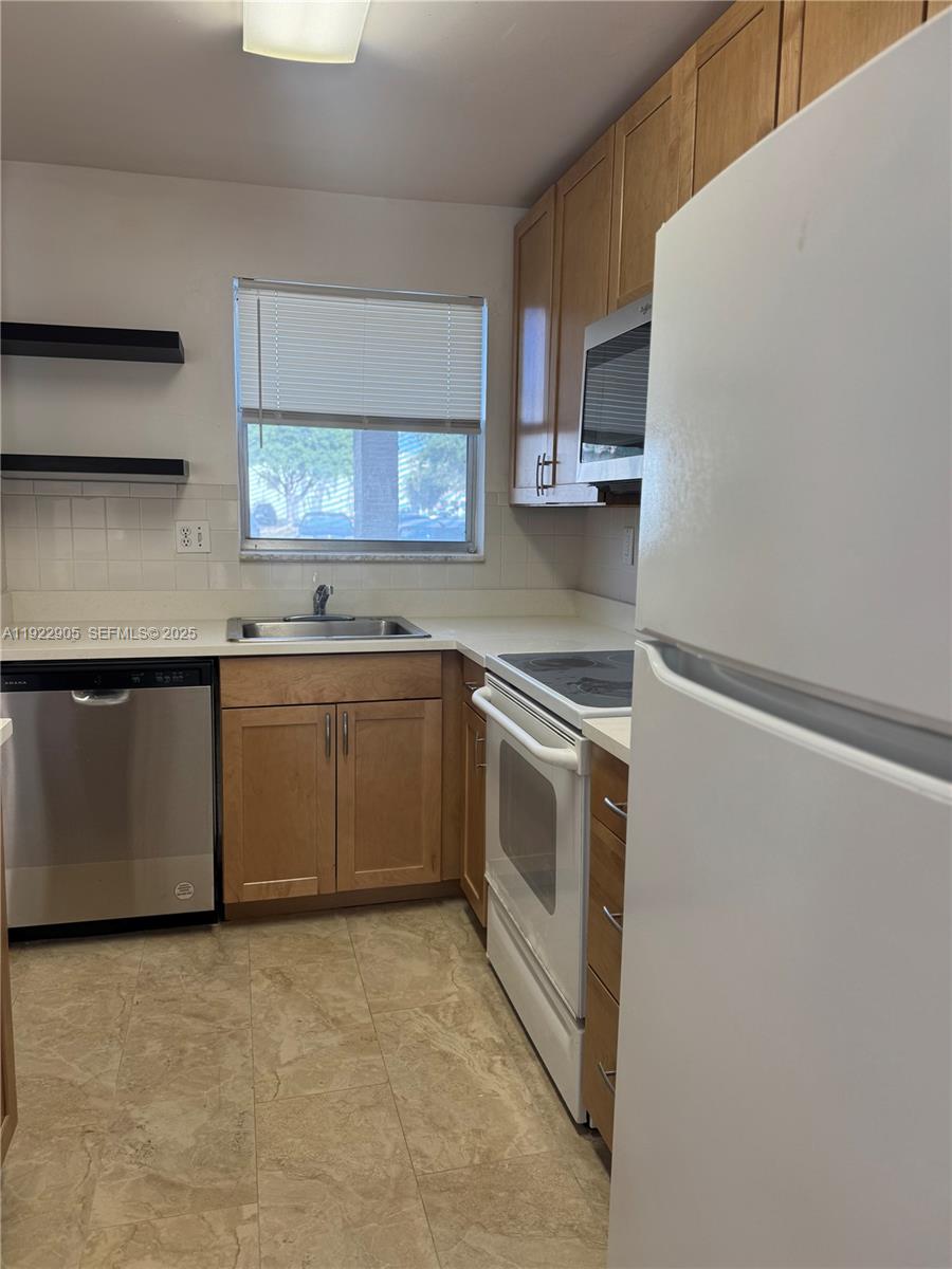 SUNRISE LAKES 43 CONDO - Residential